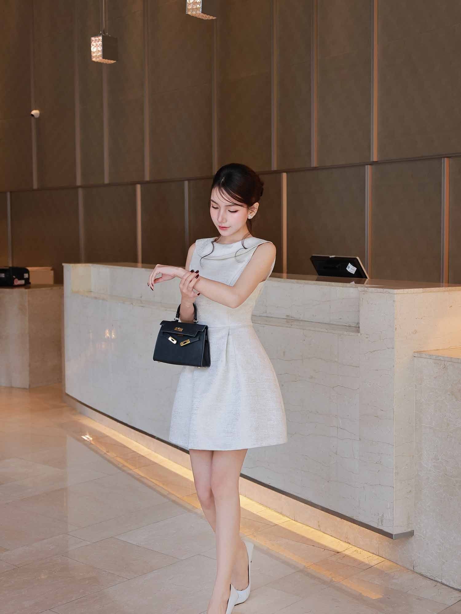  Đầm mini Tapta vân gỗ 