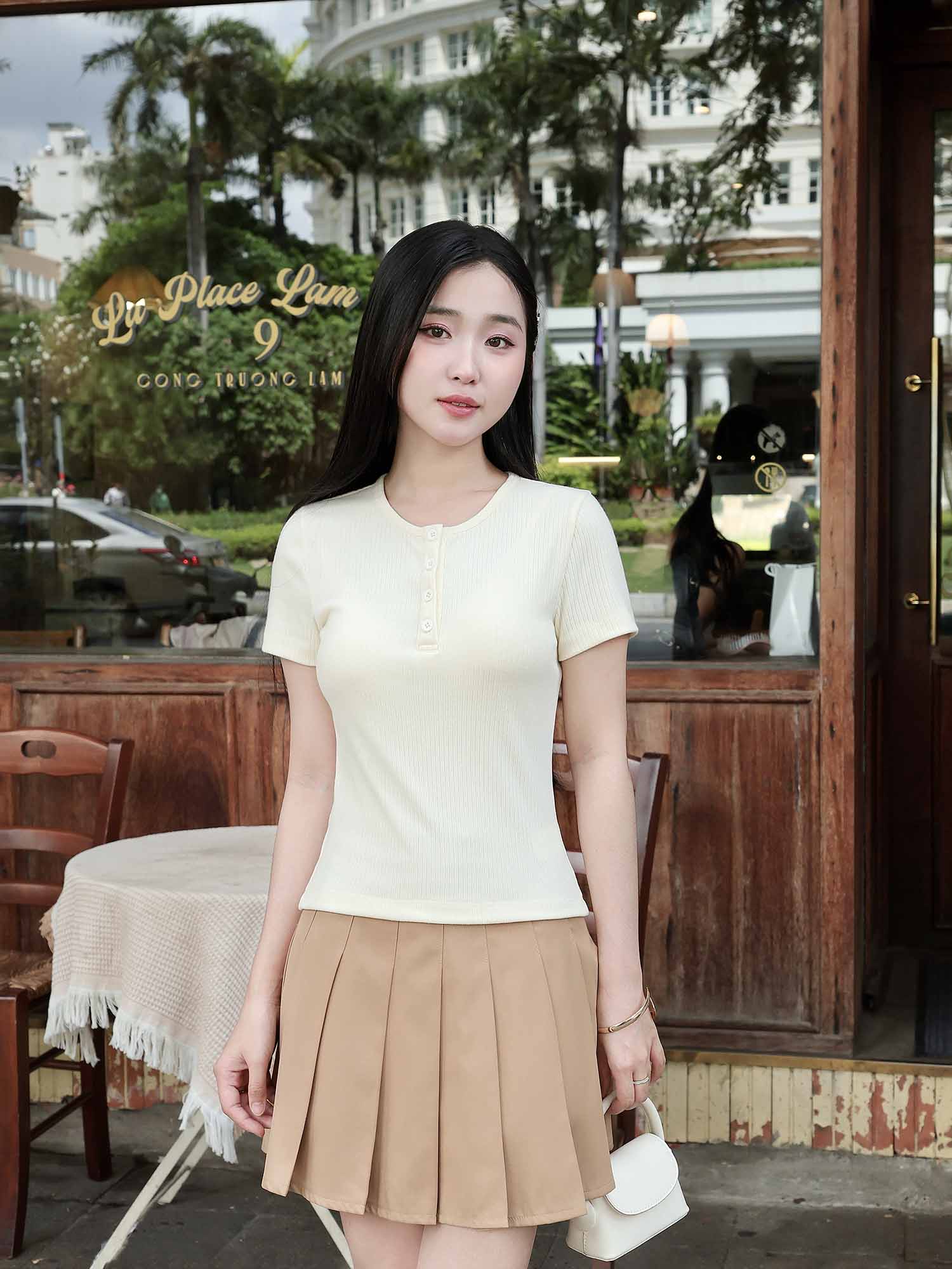 Áo thun cổ tròn gài nút