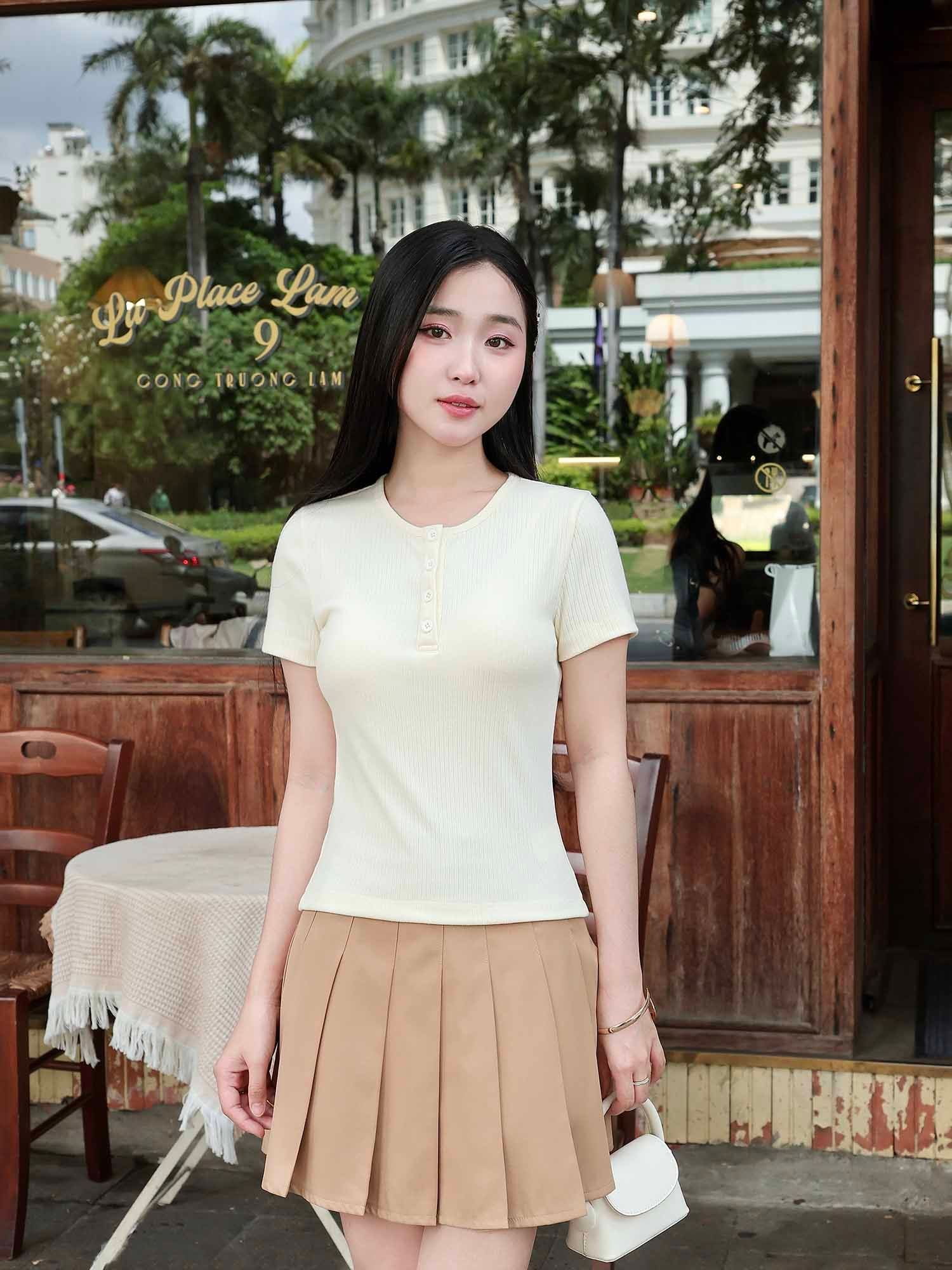  Áo thun cổ tròn gài nút 