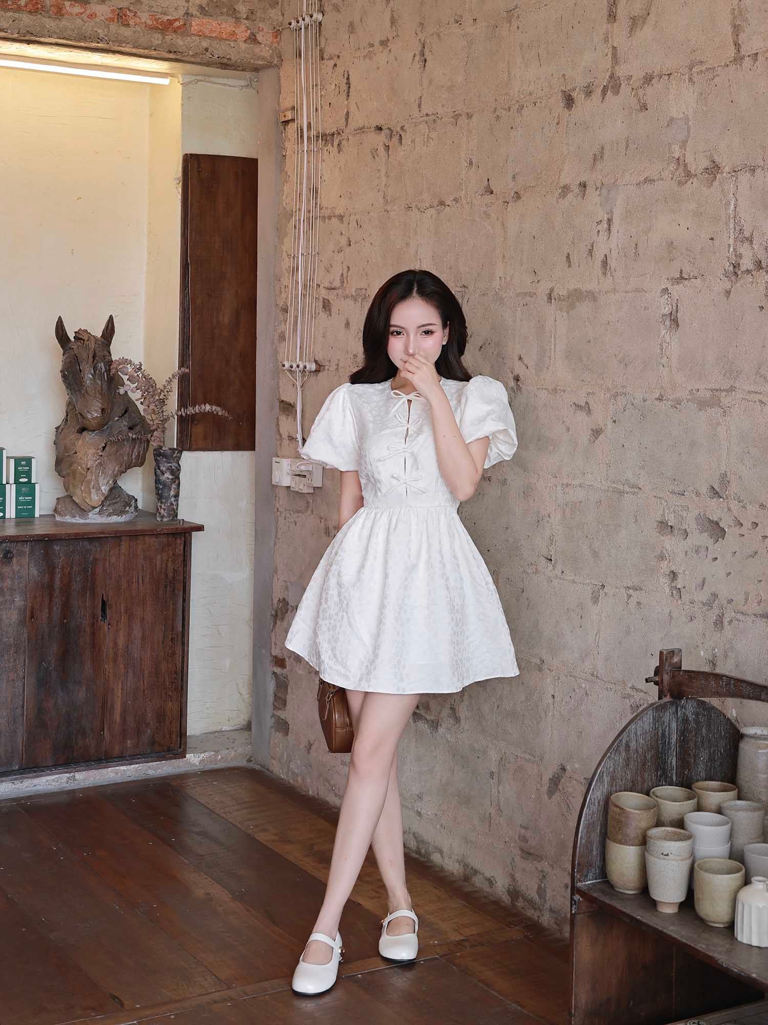  Đầm mini gấm tay phồng phối nơ 