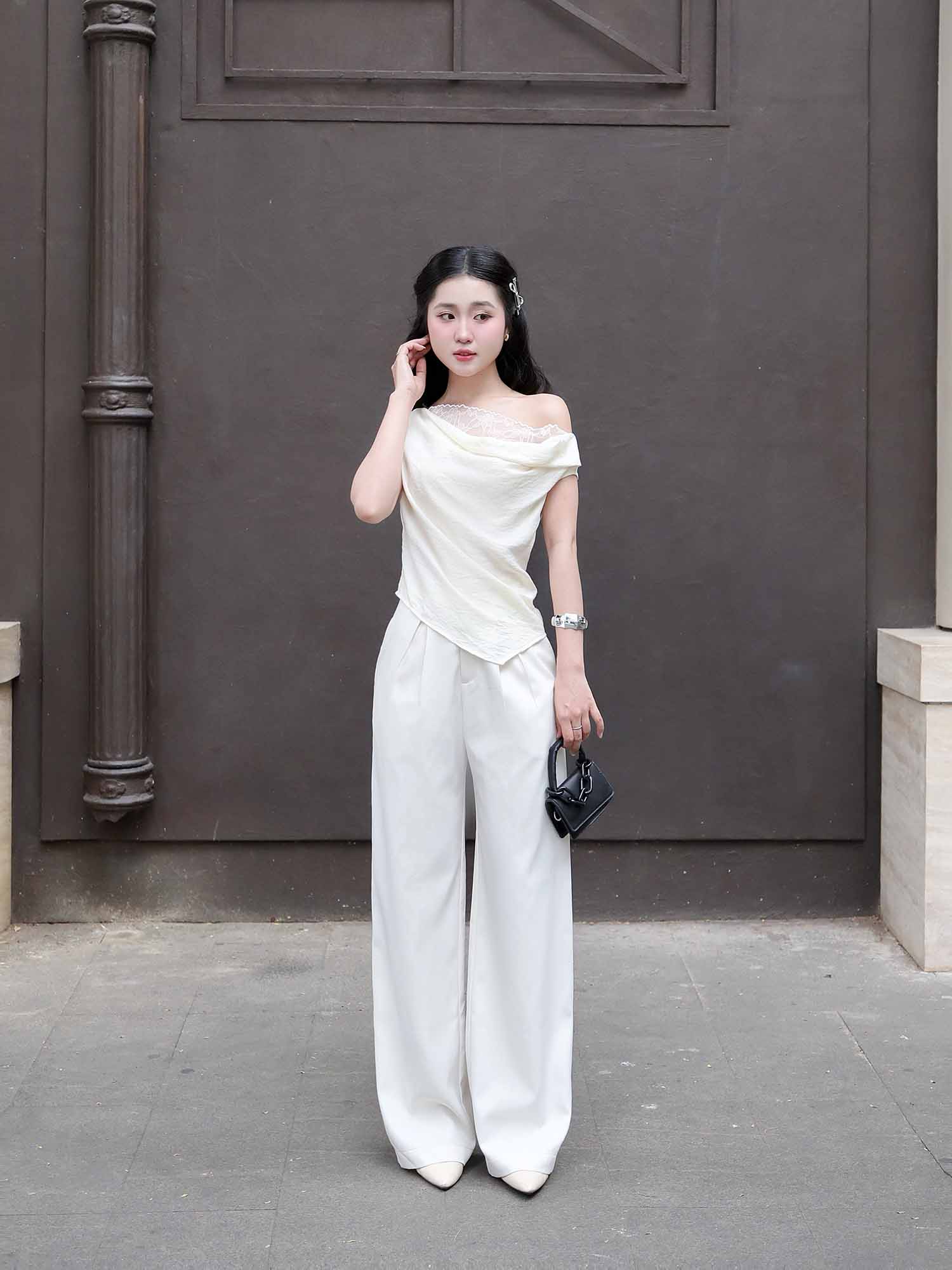Áo lệch vai cổ đổ phối ren