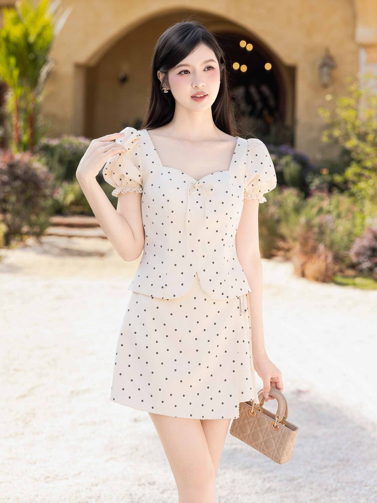 Váy mini kaki hoa nhí thắt nơ đắp chéo