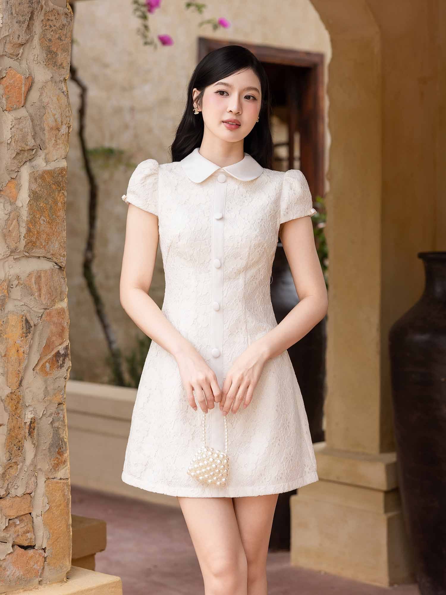  Đầm mini ren hoa cổ lá sen 