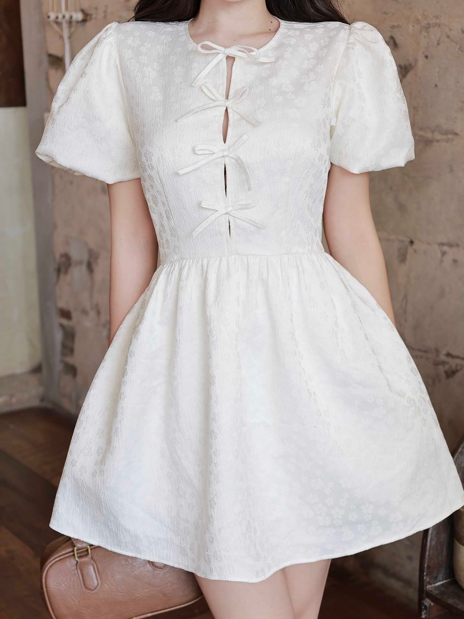 Đầm mini gấm tay phồng phối nơ