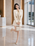  Áo blazer dáng crop phối màu 