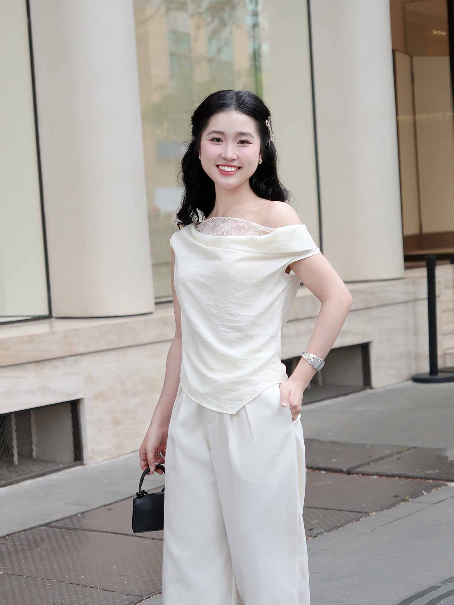 Áo lệch vai cổ đổ phối ren