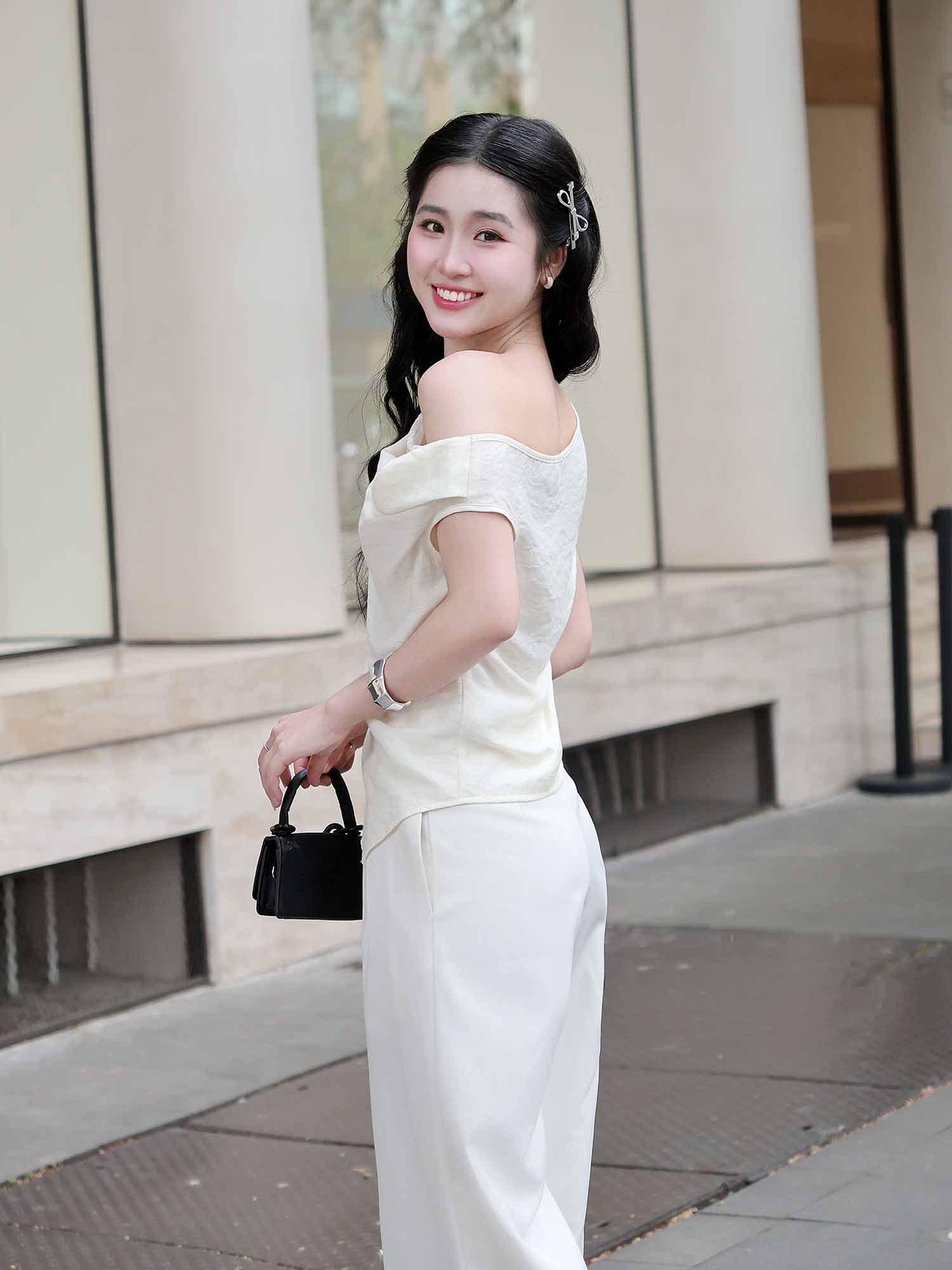 Áo lệch vai cổ đổ phối ren
