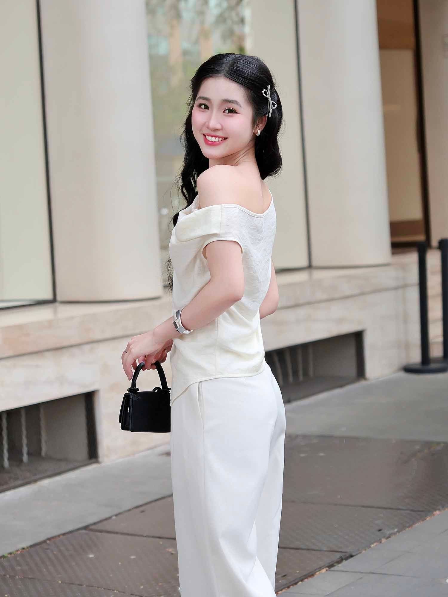  Áo lệch vai cổ đổ phối ren 