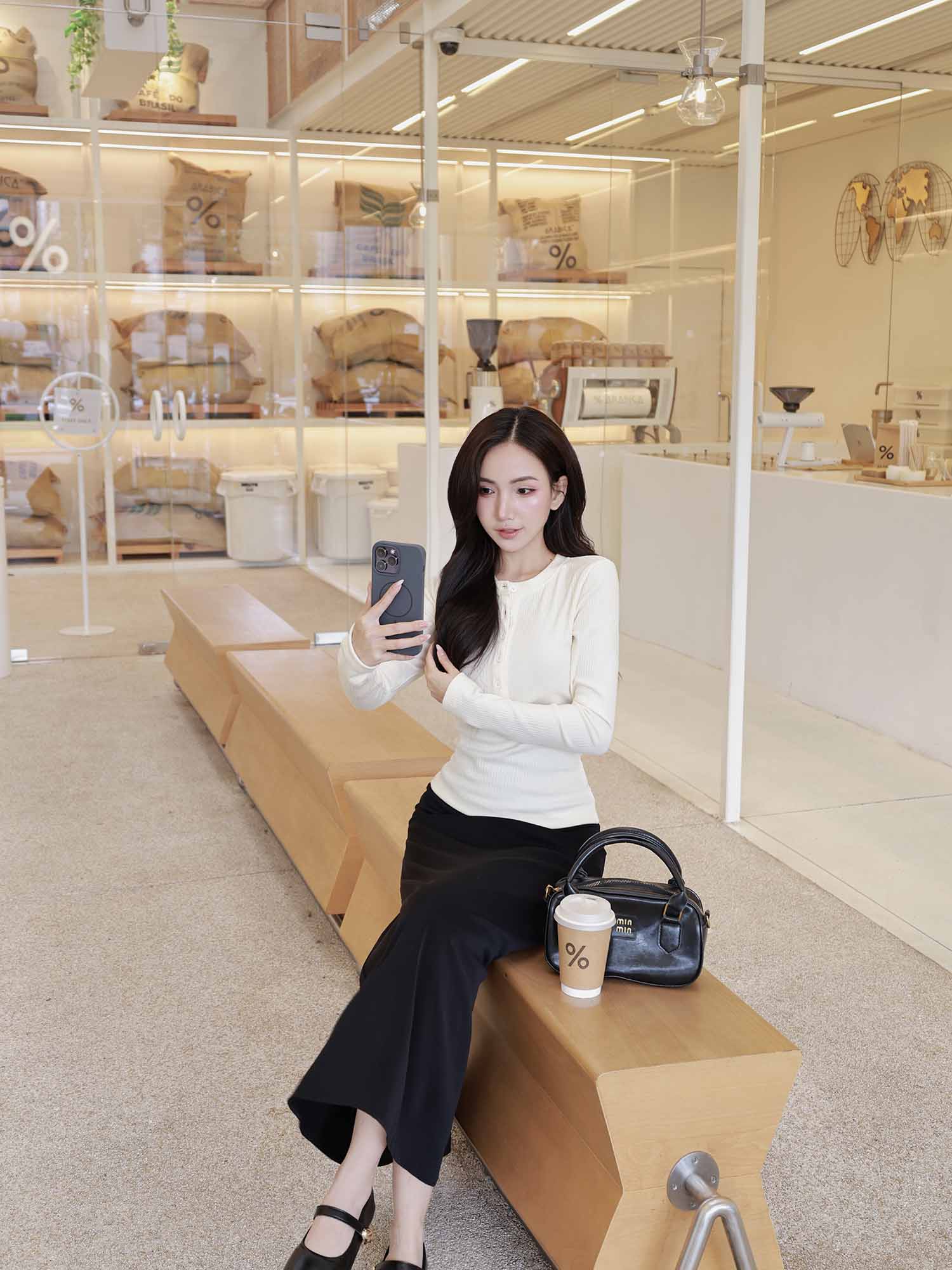 Áo thun tay dài cổ tròn gài nút