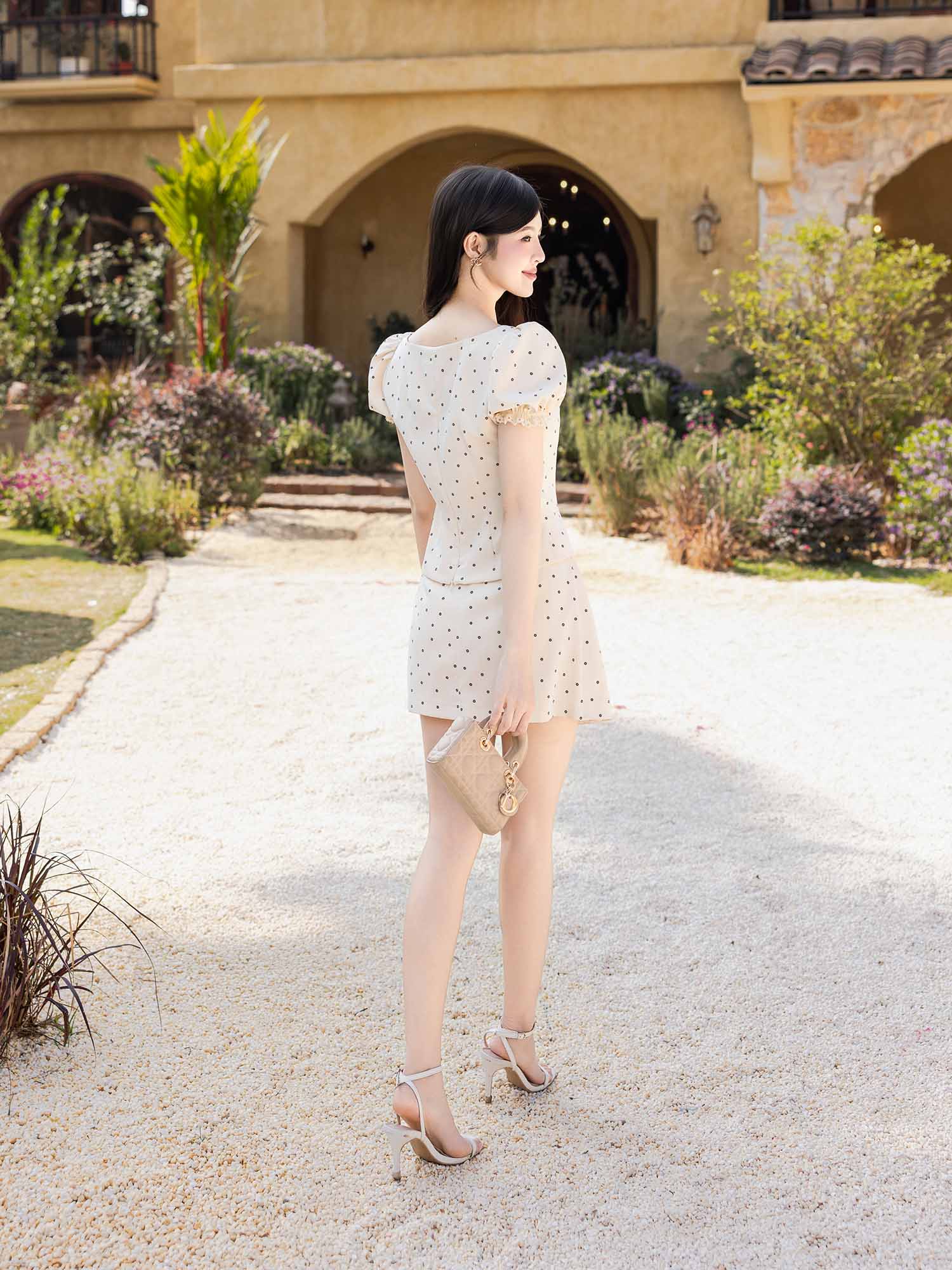 Váy mini kaki hoa nhí thắt nơ đắp chéo