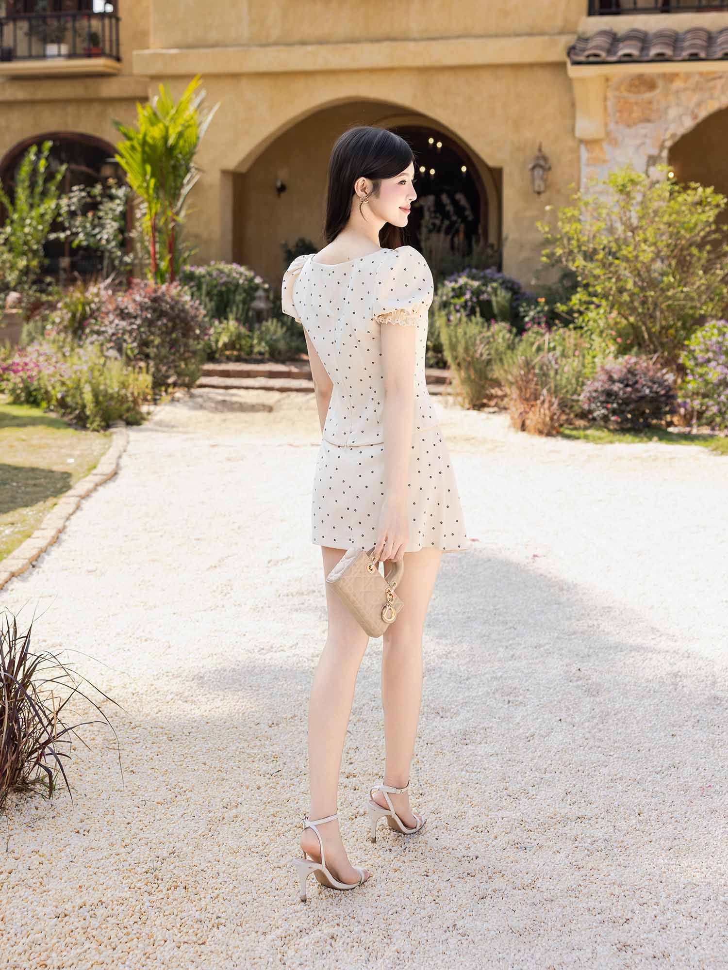  Váy mini kaki hoa nhí thắt nơ đắp chéo 