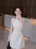  Đầm ngắn linen sát nách cổ ngang 