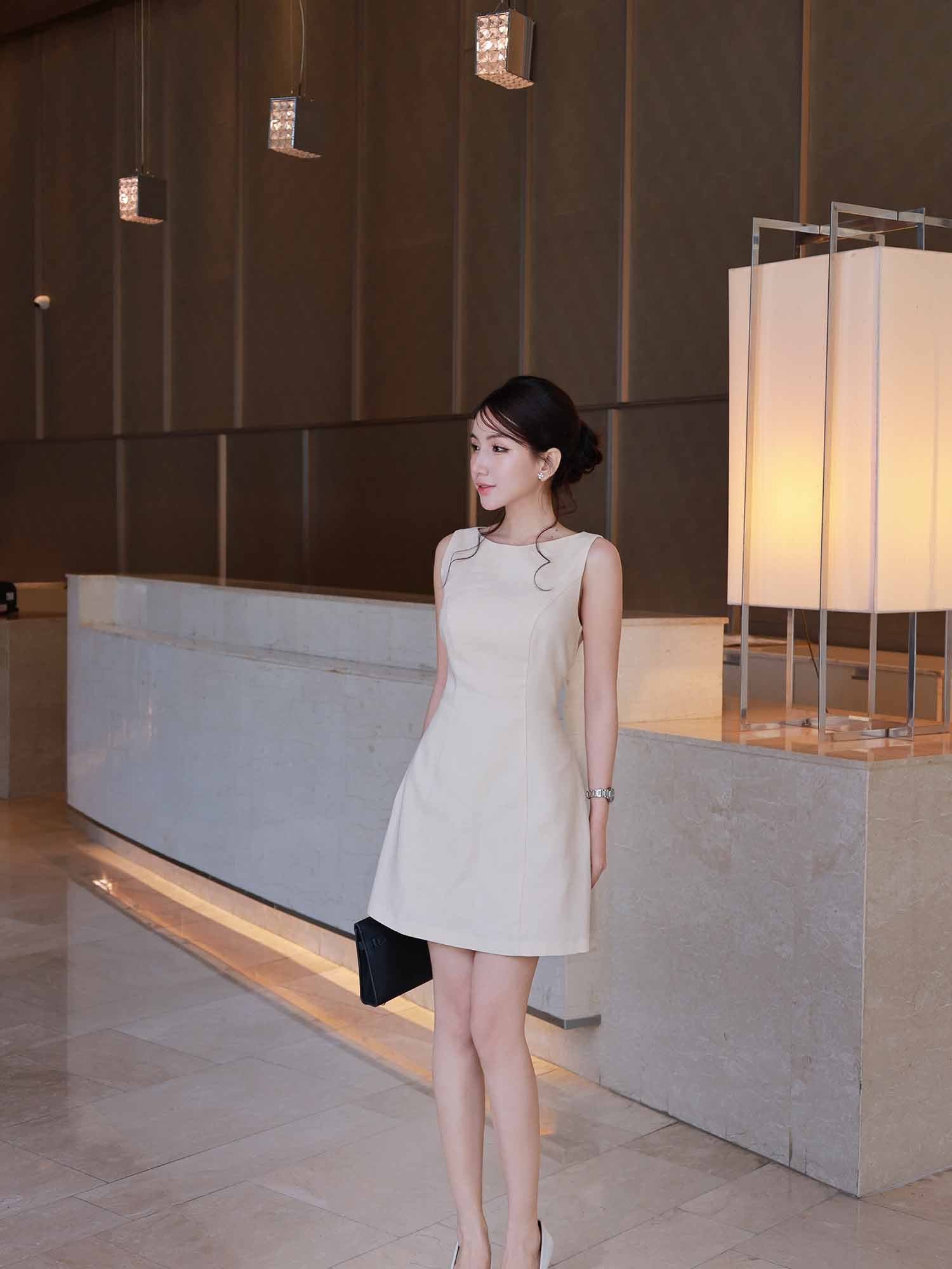 Đầm ngắn linen sát nách cổ ngang