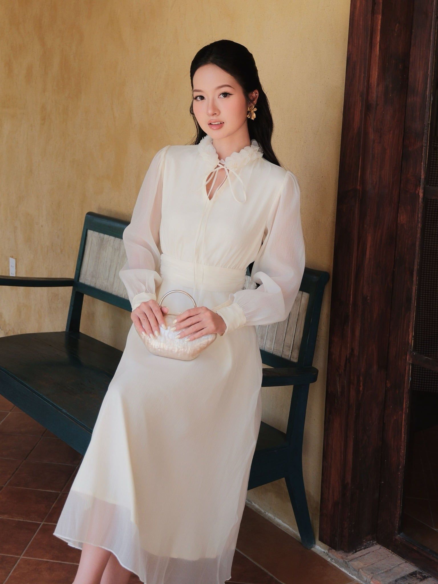  Đầm midi tay dài cổ hoa voan thắt nơ 