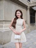  Đầm mini xô thêu hạ eo cổ thuyền 