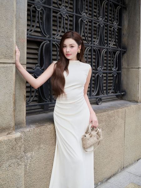  Đầm dài sát nách nhún sườn cách điệu 