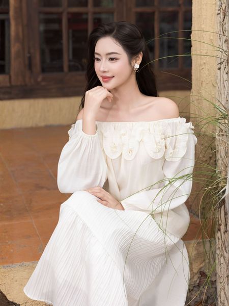  Áo kiểu tơ bẹt vai nhún bèo 