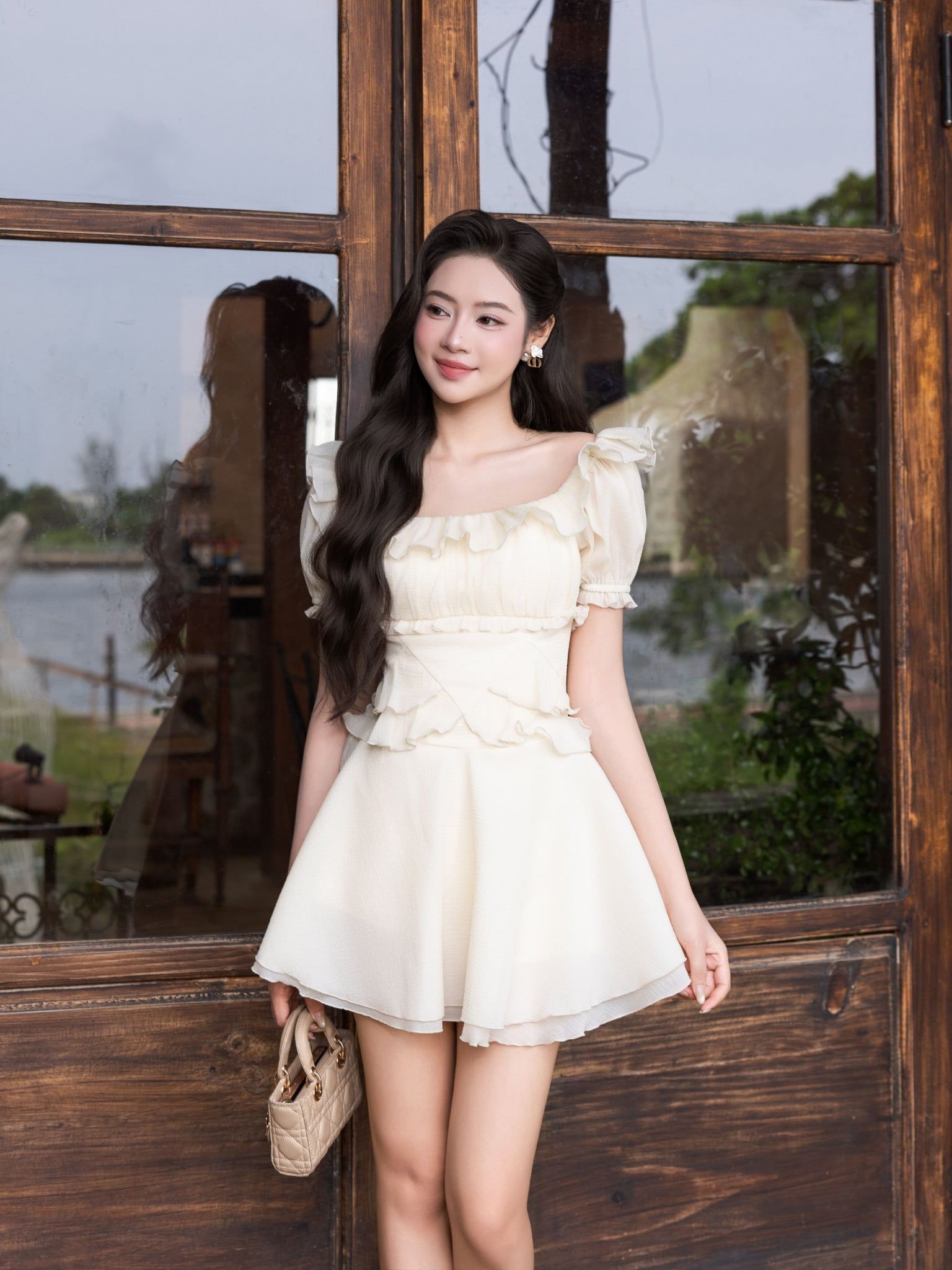  Đầm mini trễ vai nhún ngực phối bèo 
