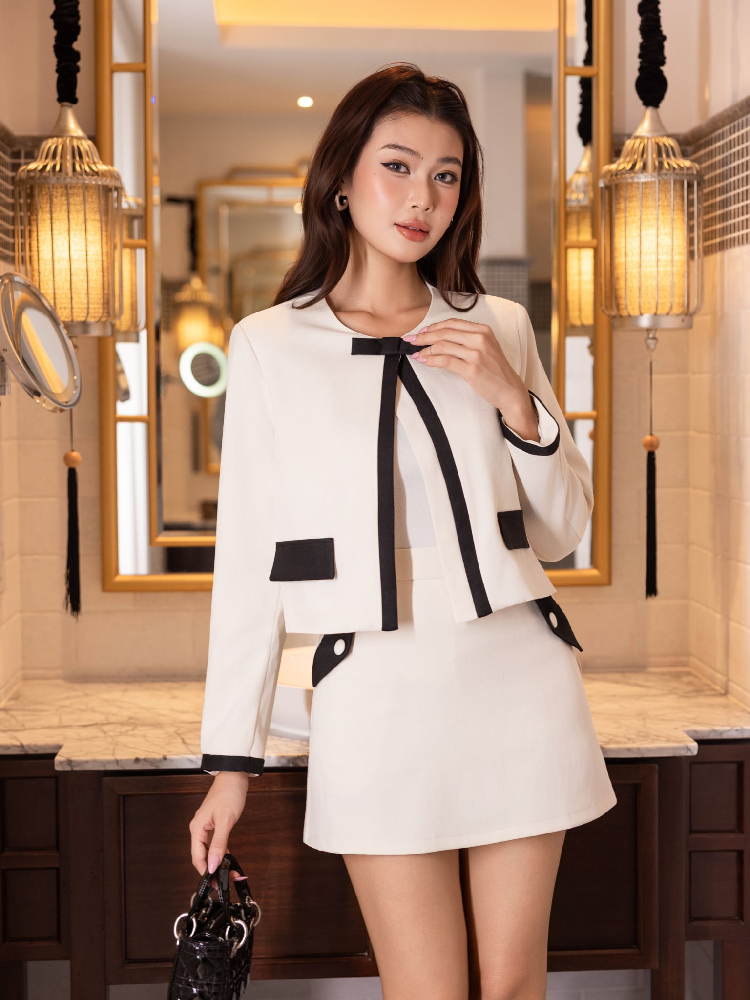 Áo blazer dáng crop phối màu
