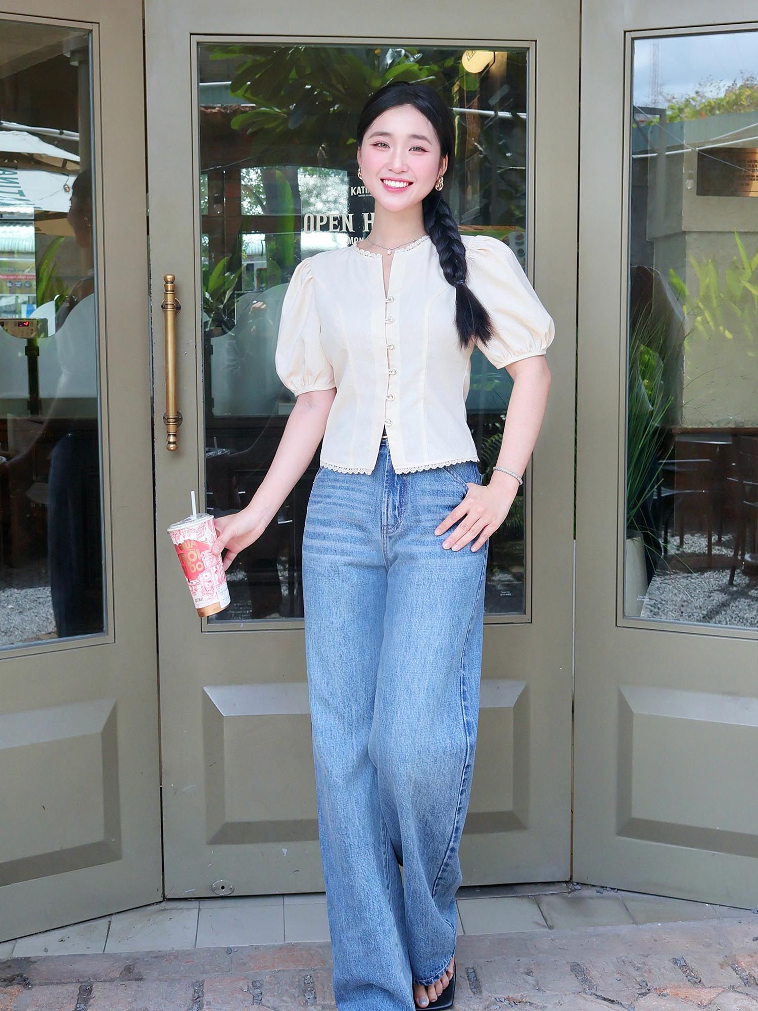  Áo decoup tay phồng cổ tròn viền ren 