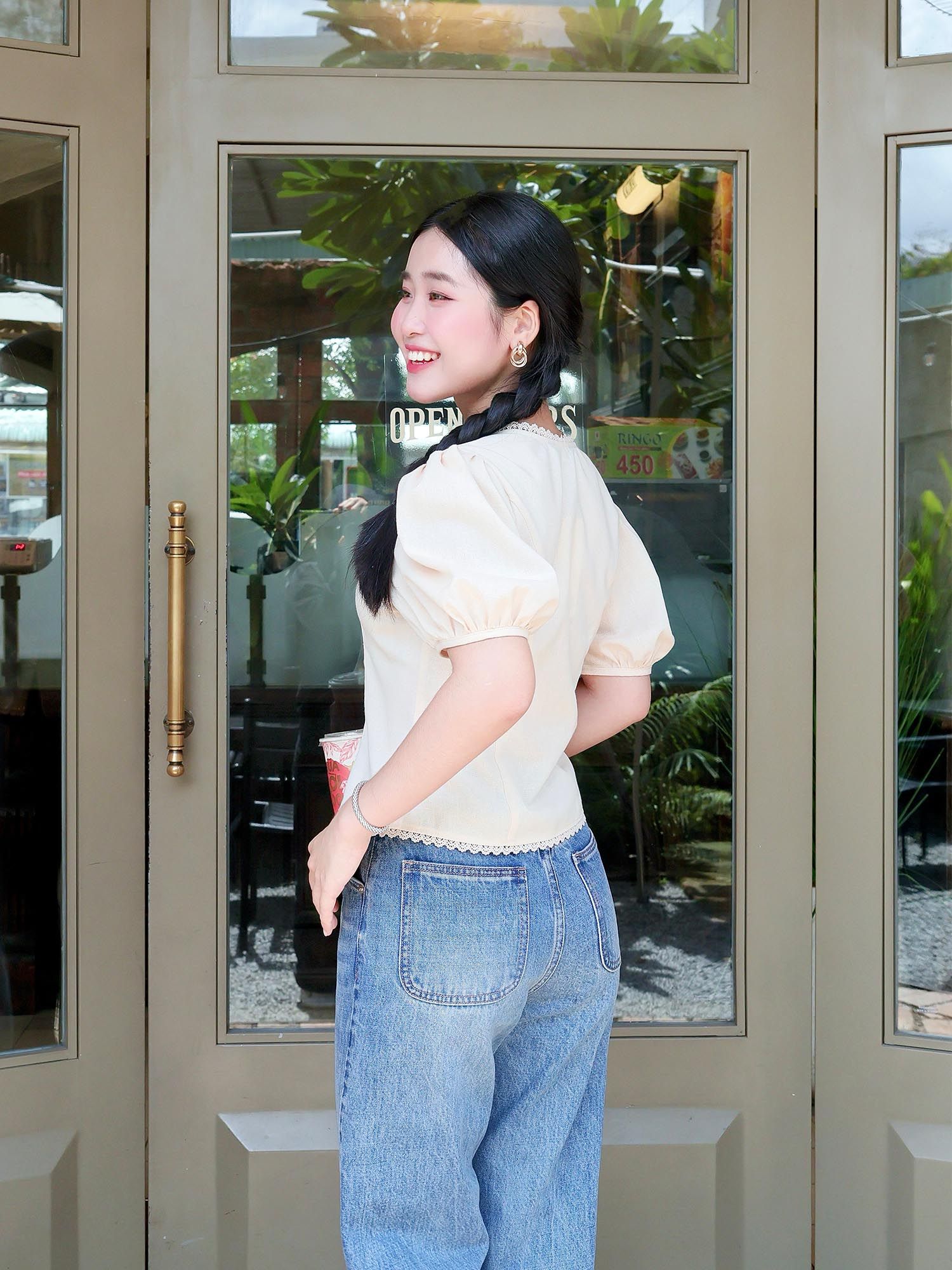  Áo decoup tay phồng cổ tròn viền ren 