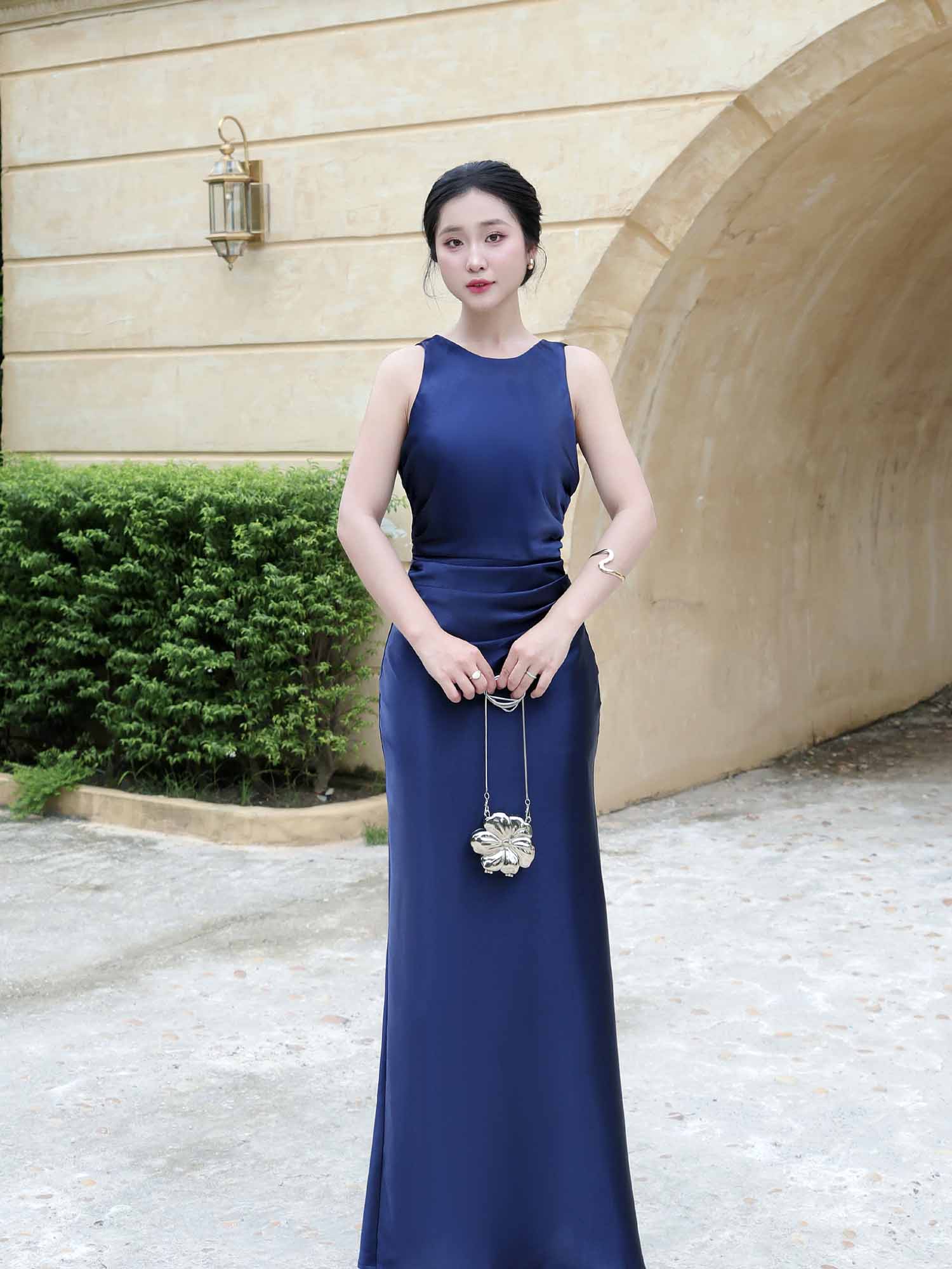 Đầm maxi lụa cổ tròn nhún eo