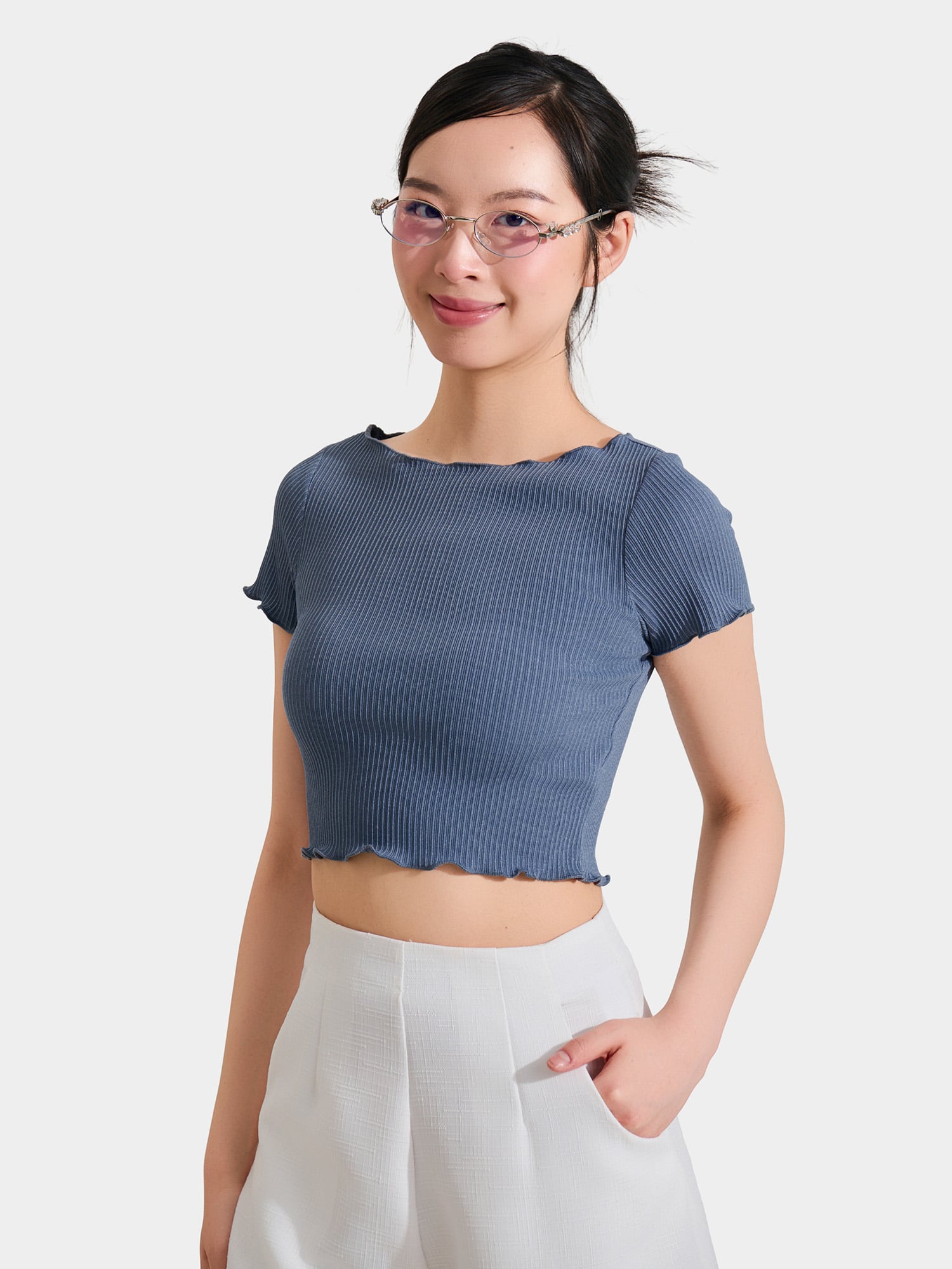 Áo thun gân croptop tay ngắn cuốn biên