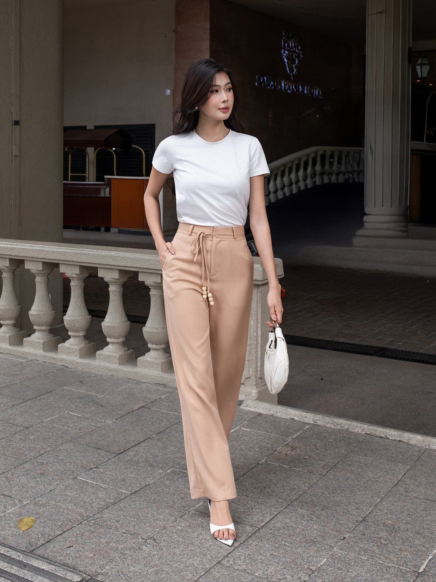  Quần tây ống suông luồn dây lưng gắn hạt gỗ 