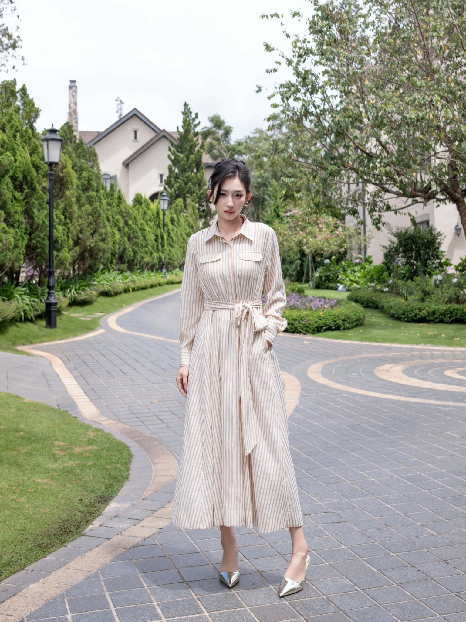 Đầm dài sọc phối túi dây eo cách điệu