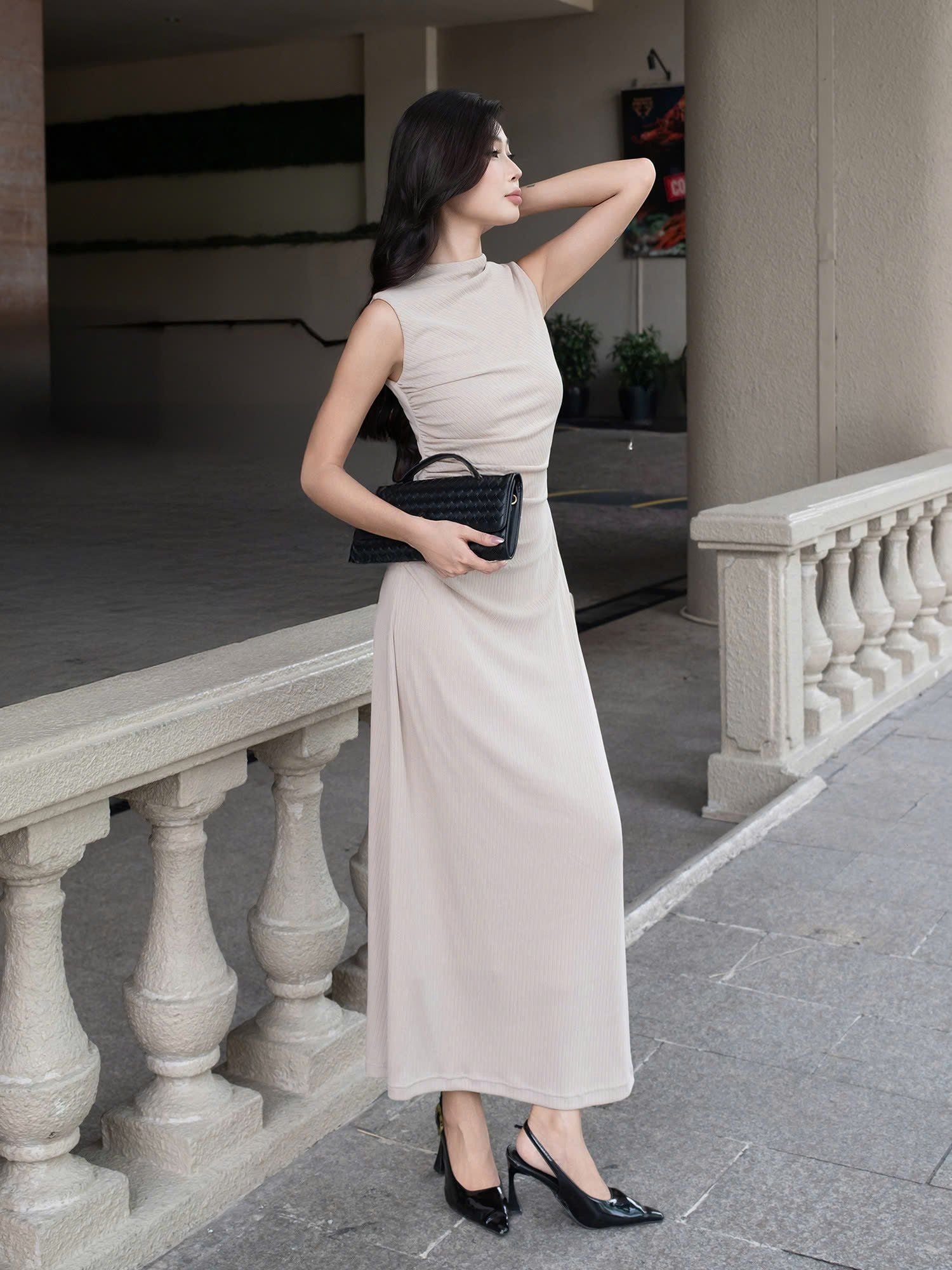  Đầm dài sát nách nhún sườn cách điệu 