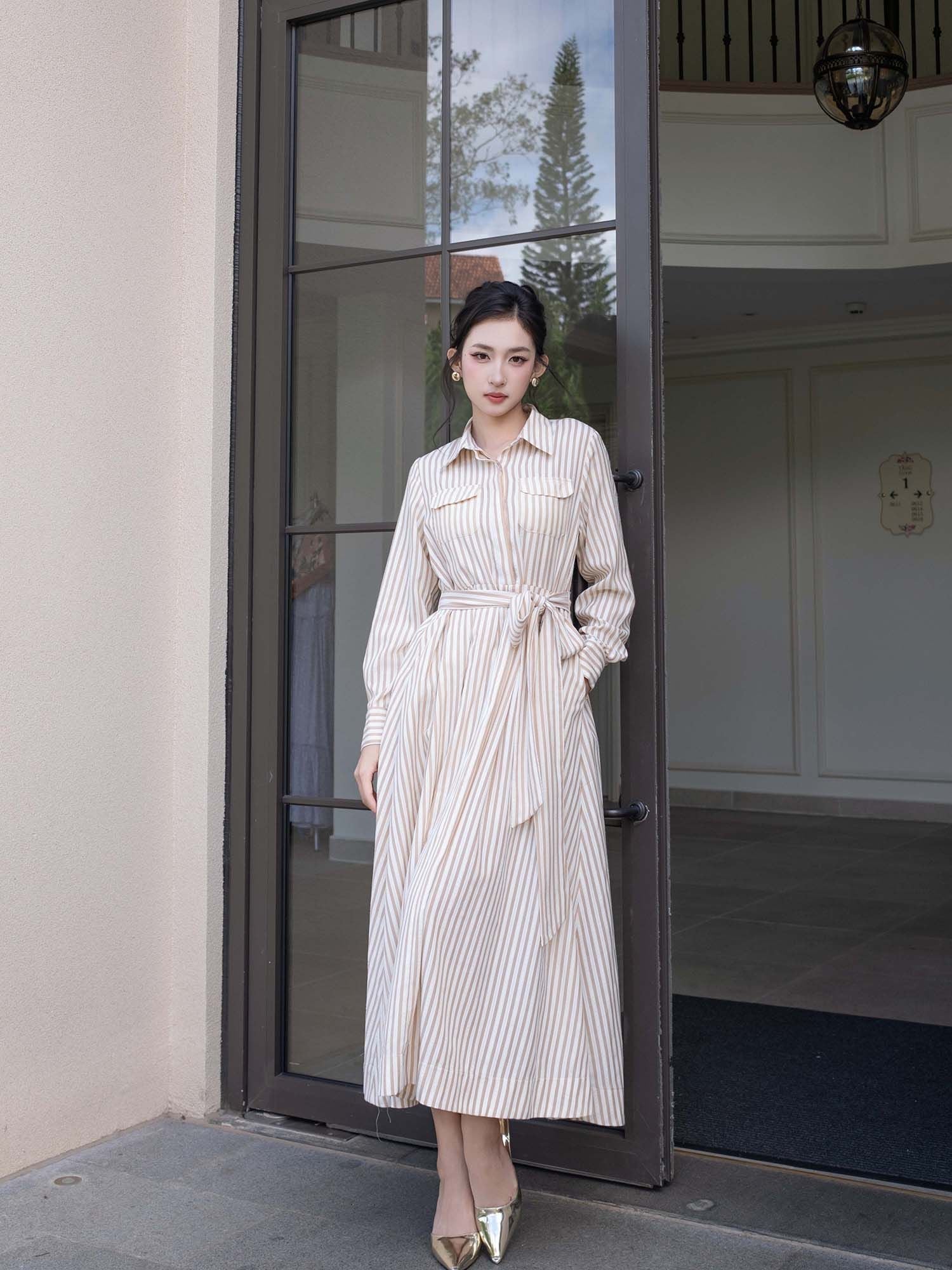  Đầm dài sọc phối túi dây eo cách điệu 