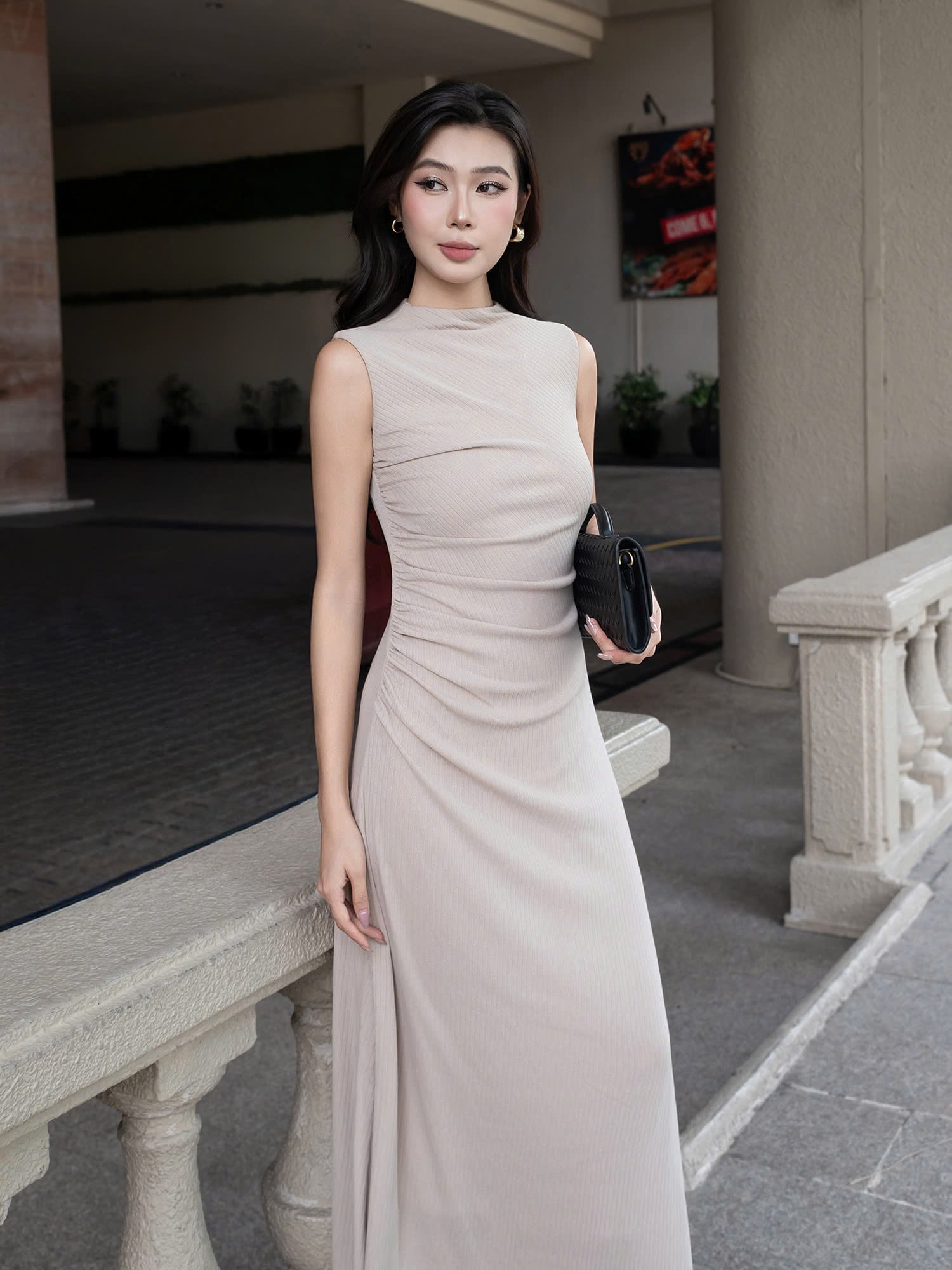 Đầm dài sát nách nhún sườn cách điệu