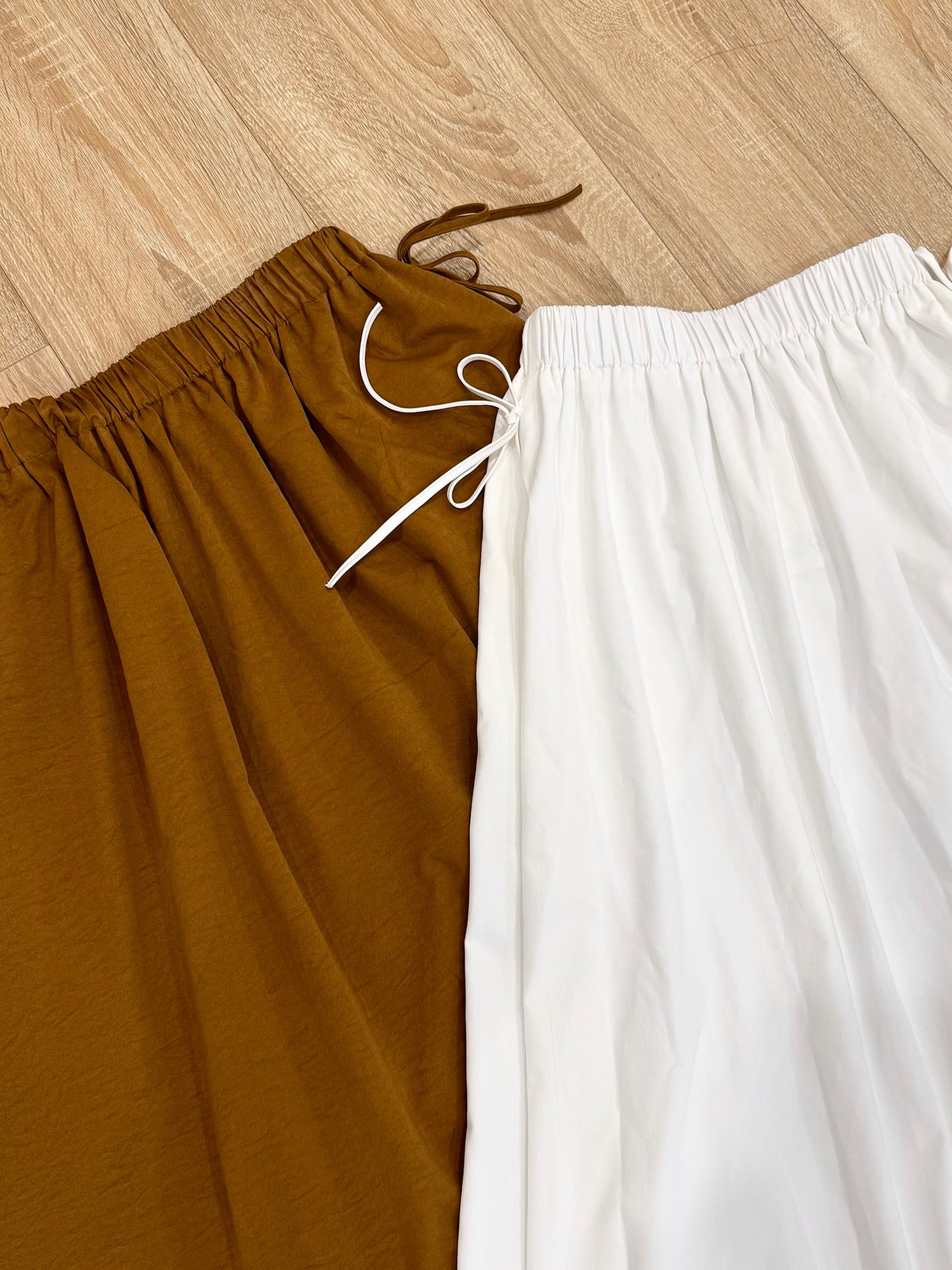 Chân váy dài lưng thun đính nơ hông