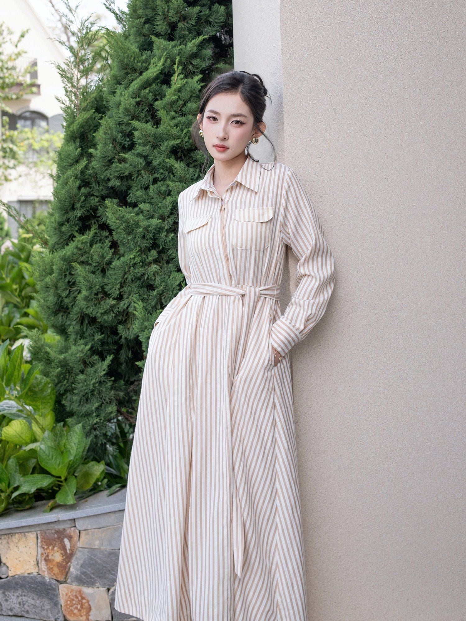  Đầm dài sọc phối túi dây eo cách điệu 