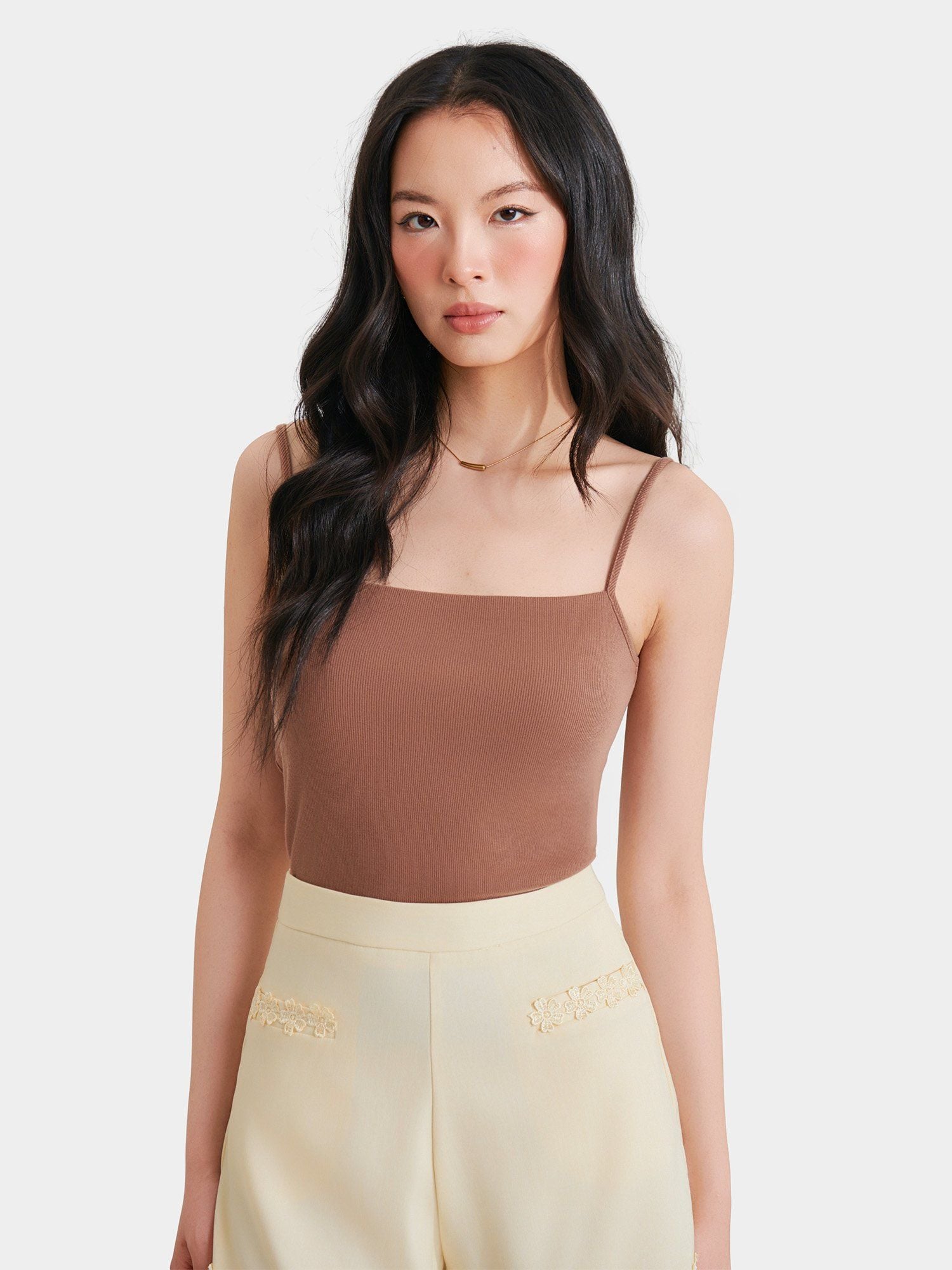  Áo thun ôm 2 dây cơ bản 