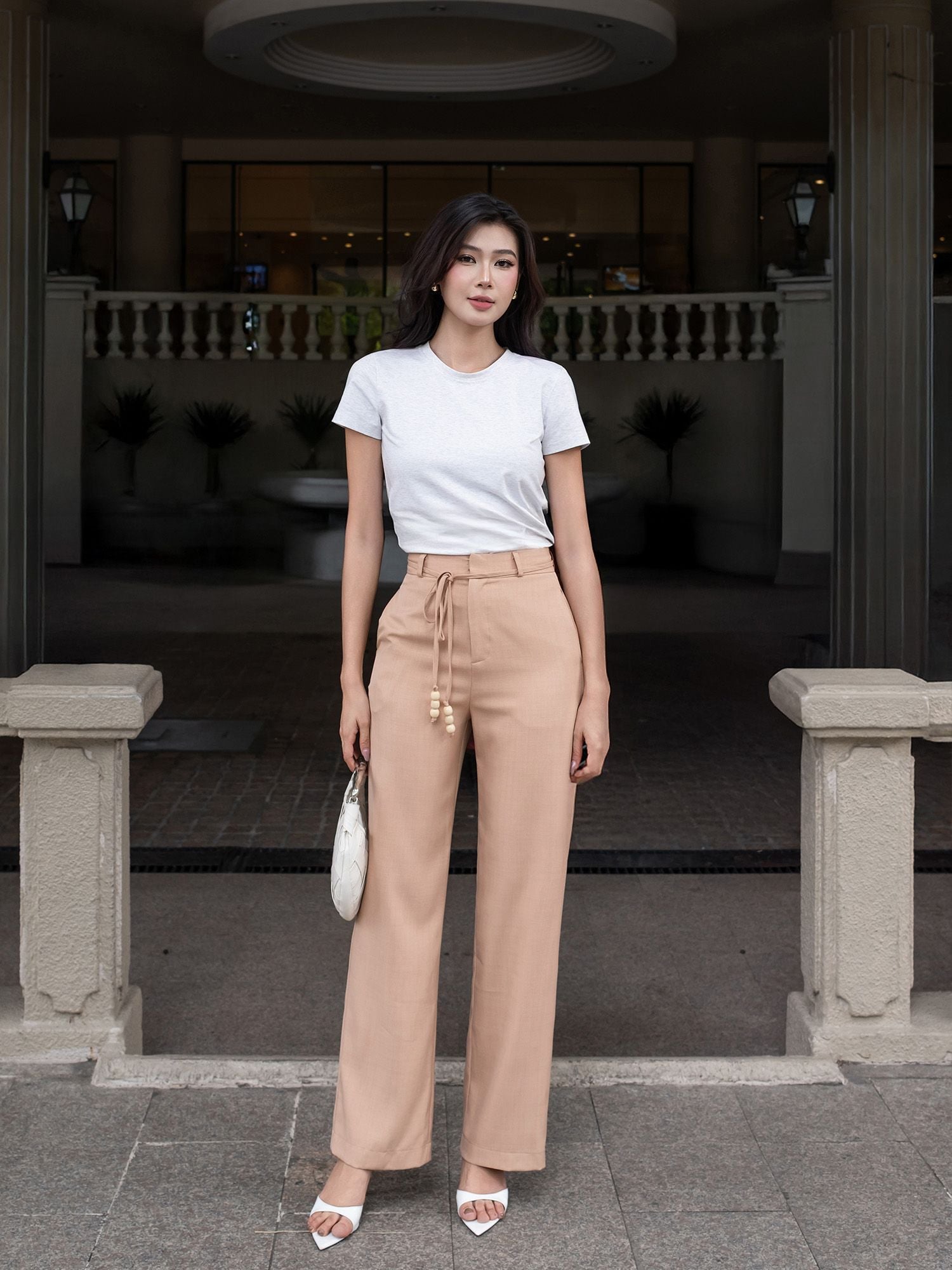  Quần tây ống suông luồn dây lưng gắn hạt gỗ 