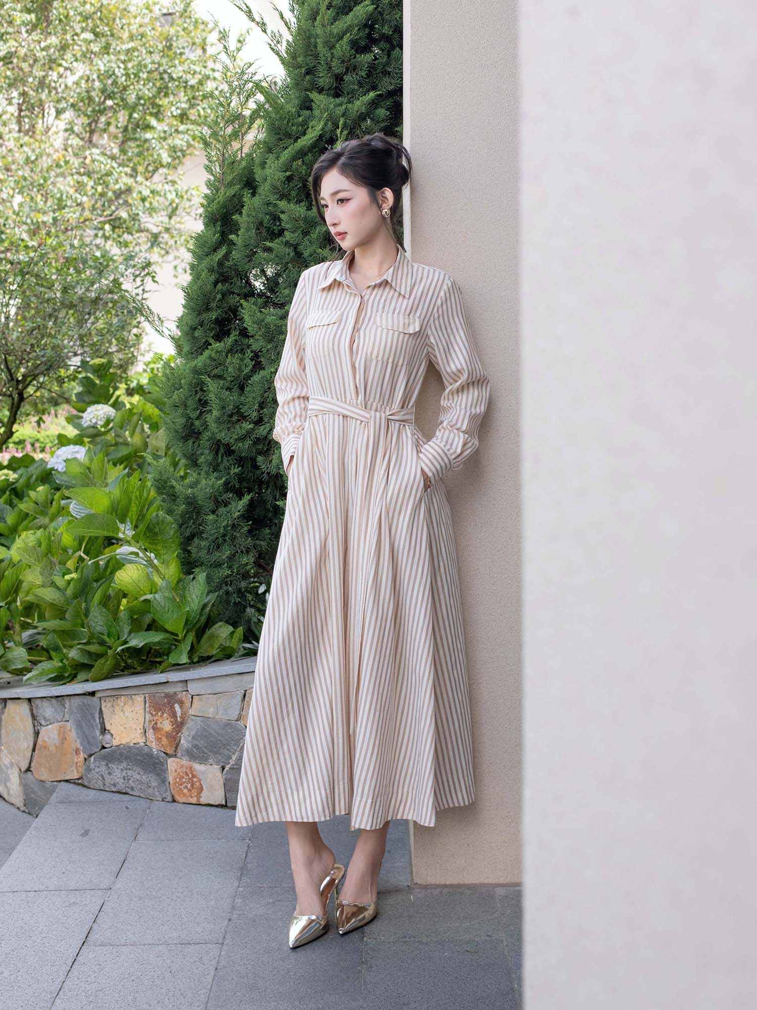 Đầm dài sọc phối túi dây eo cách điệu