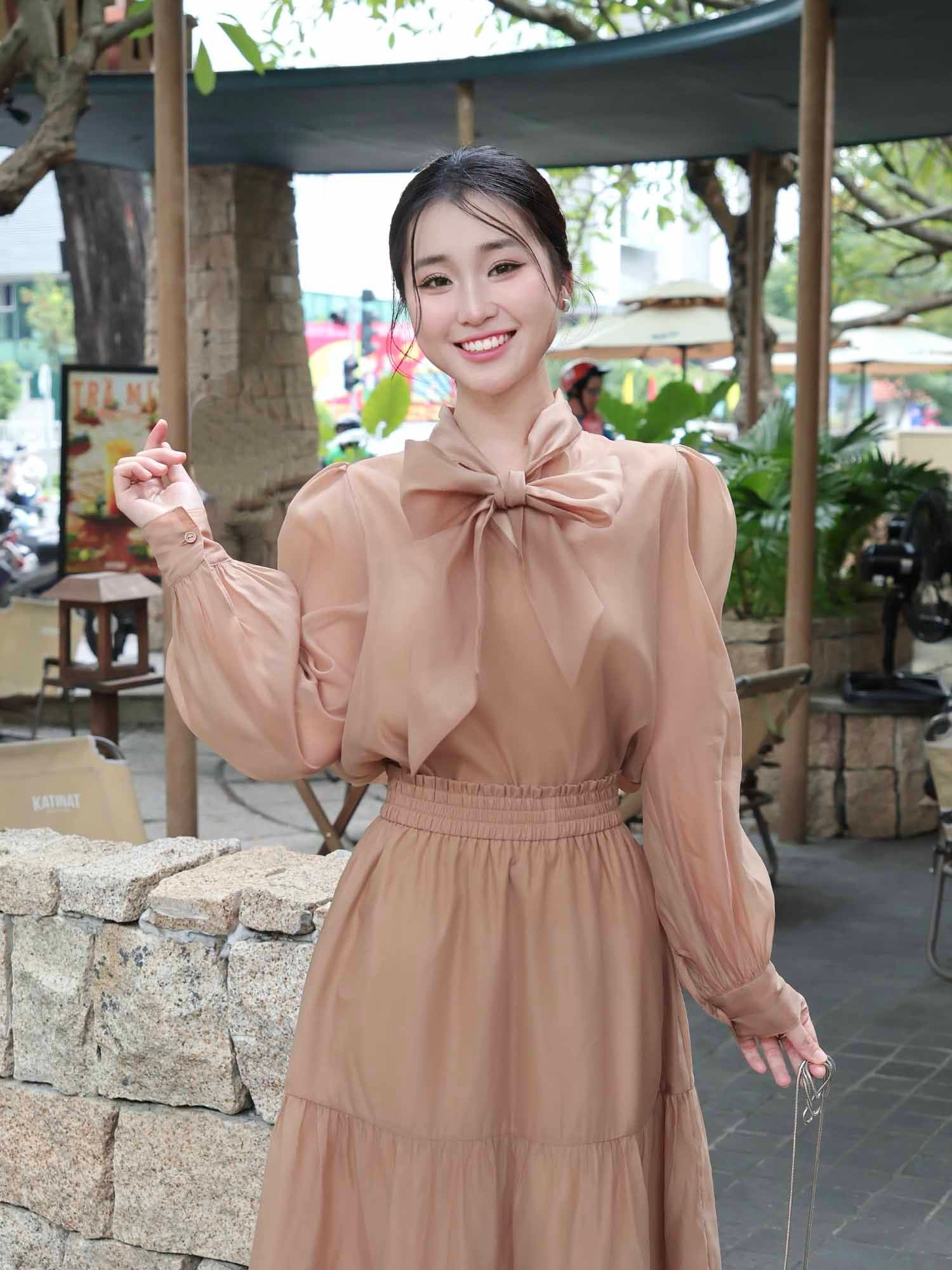  Áo sơ mi dây nơ cổ phối lót 