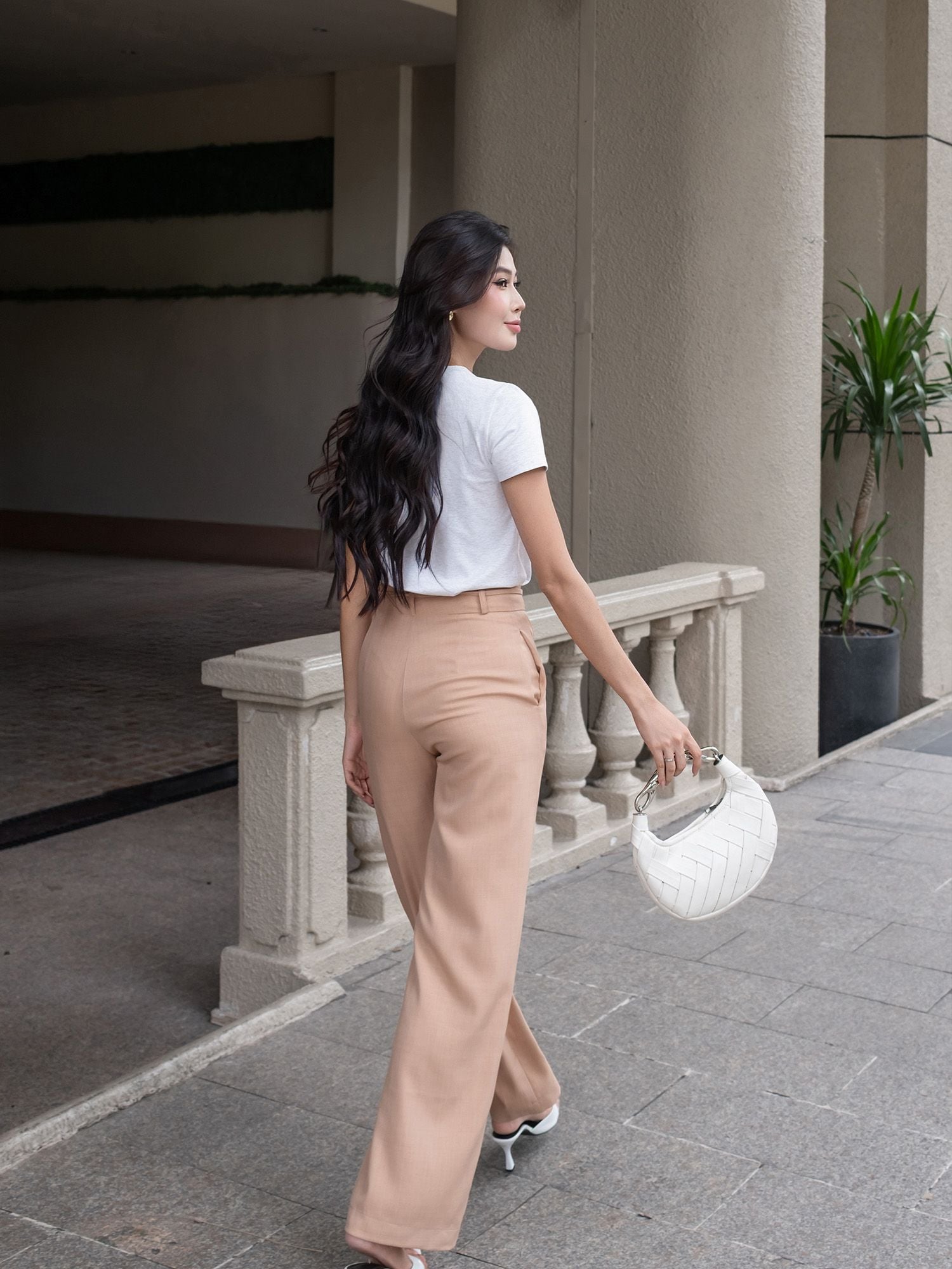  Quần tây ống suông luồn dây lưng gắn hạt gỗ 