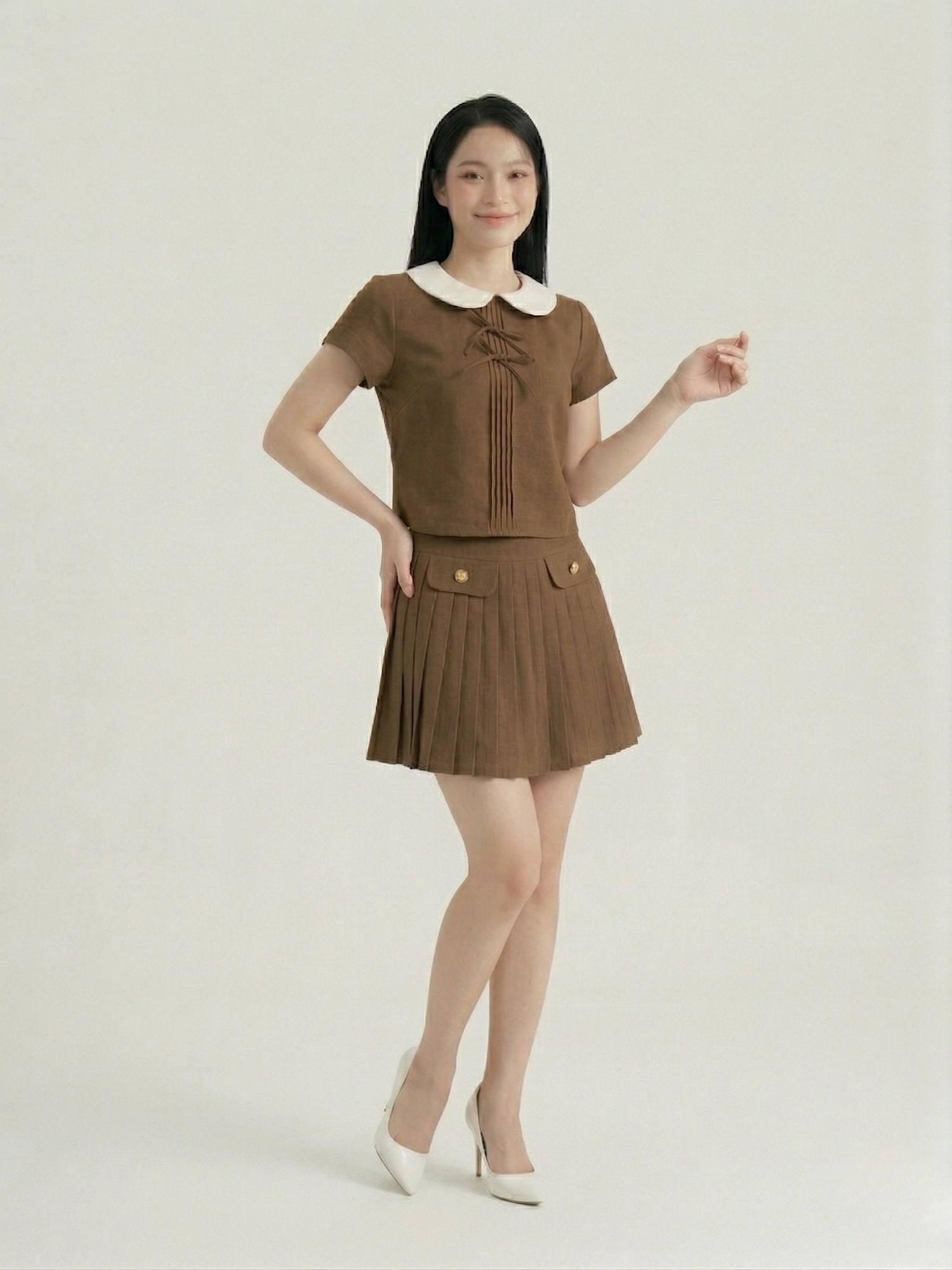 Áo form suông xếp ly cổ lá sen