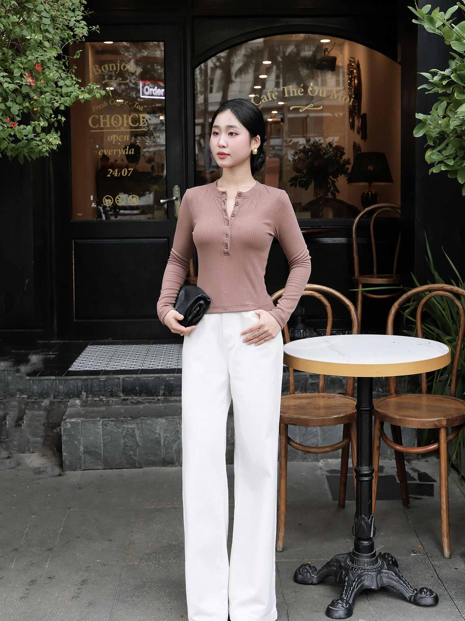 Áo thun tay dài cổ tròn gài nút