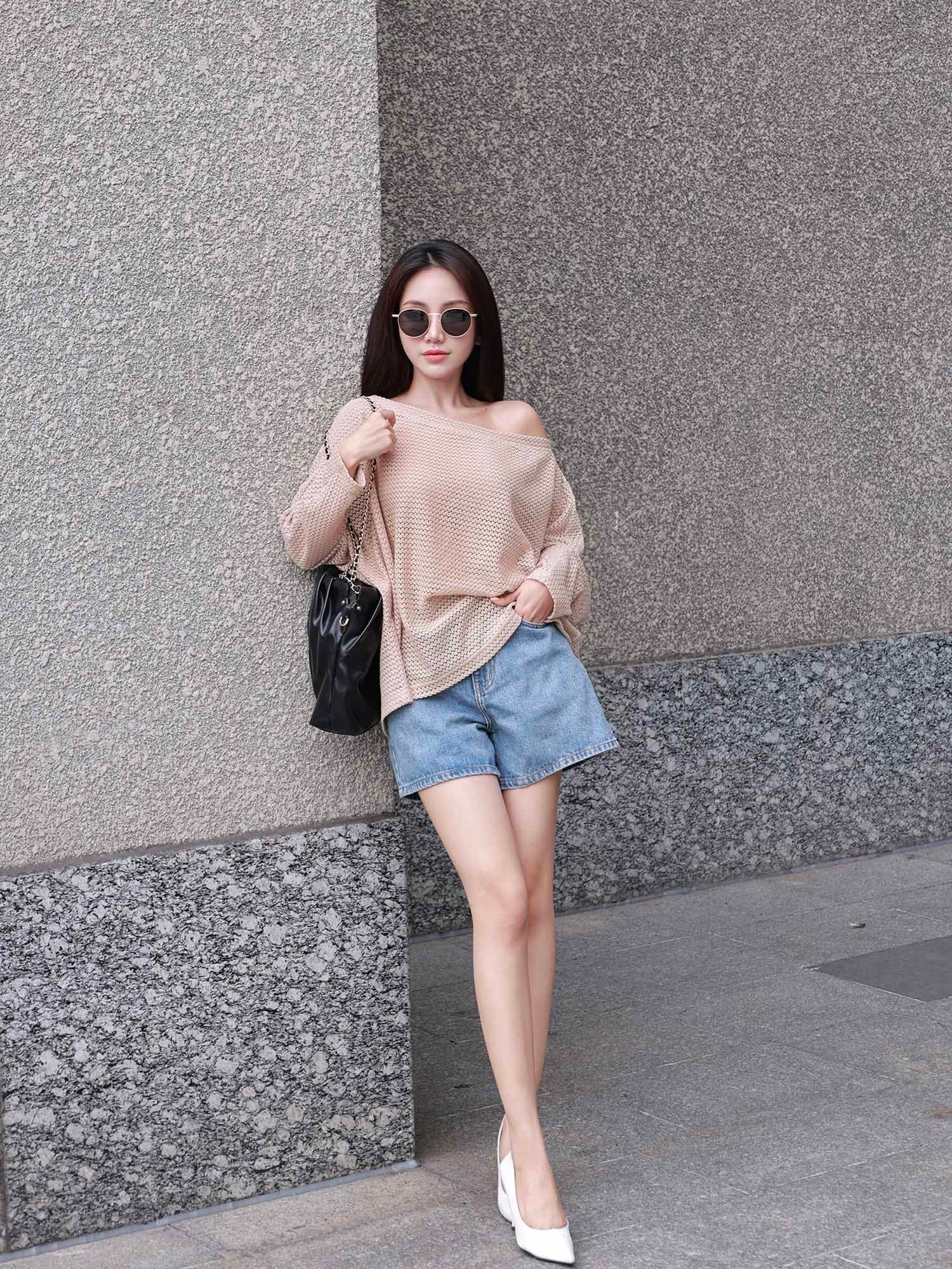  Áo lưới oversize cổ thuyền 