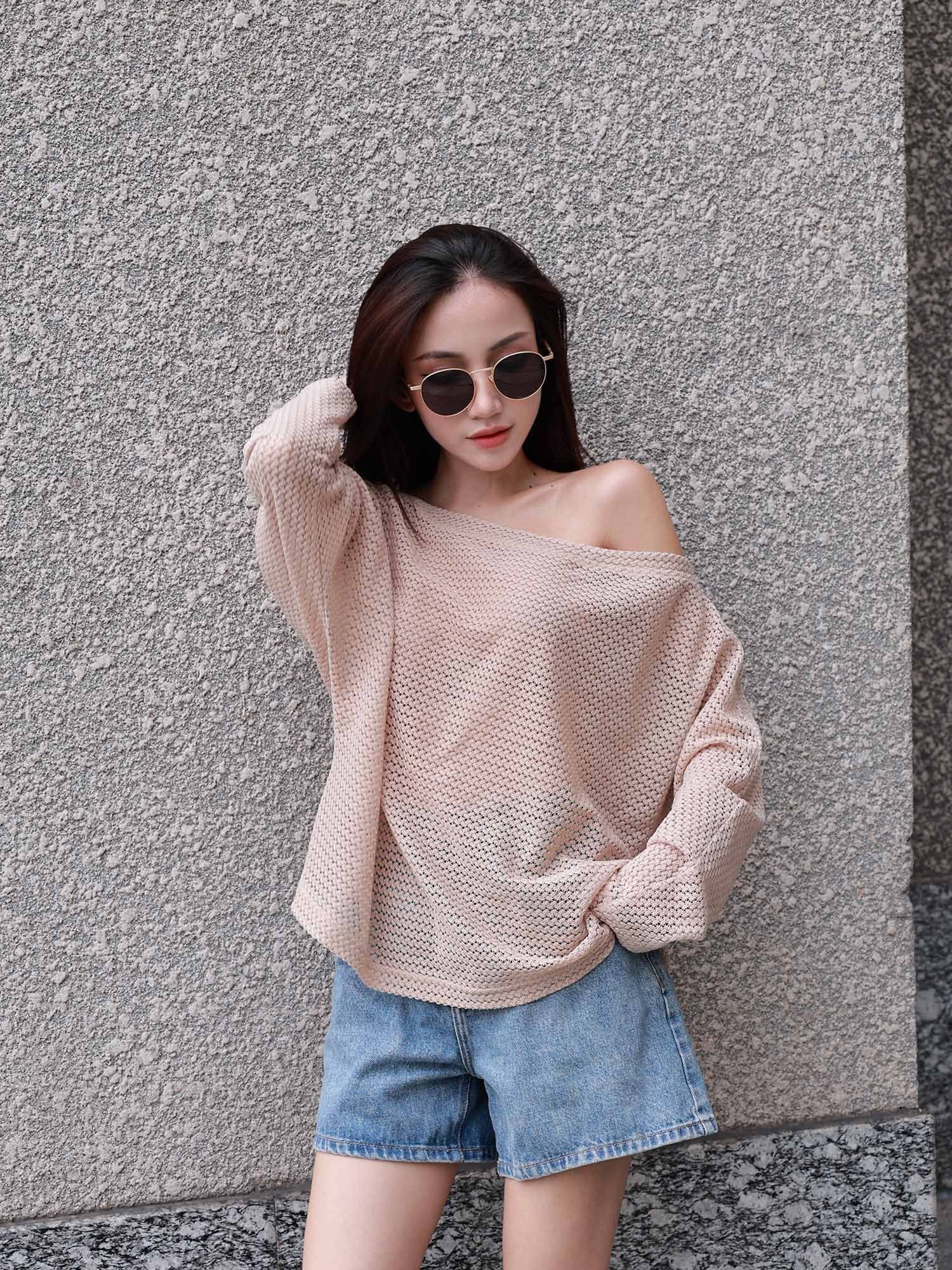  Áo lưới oversize cổ thuyền 