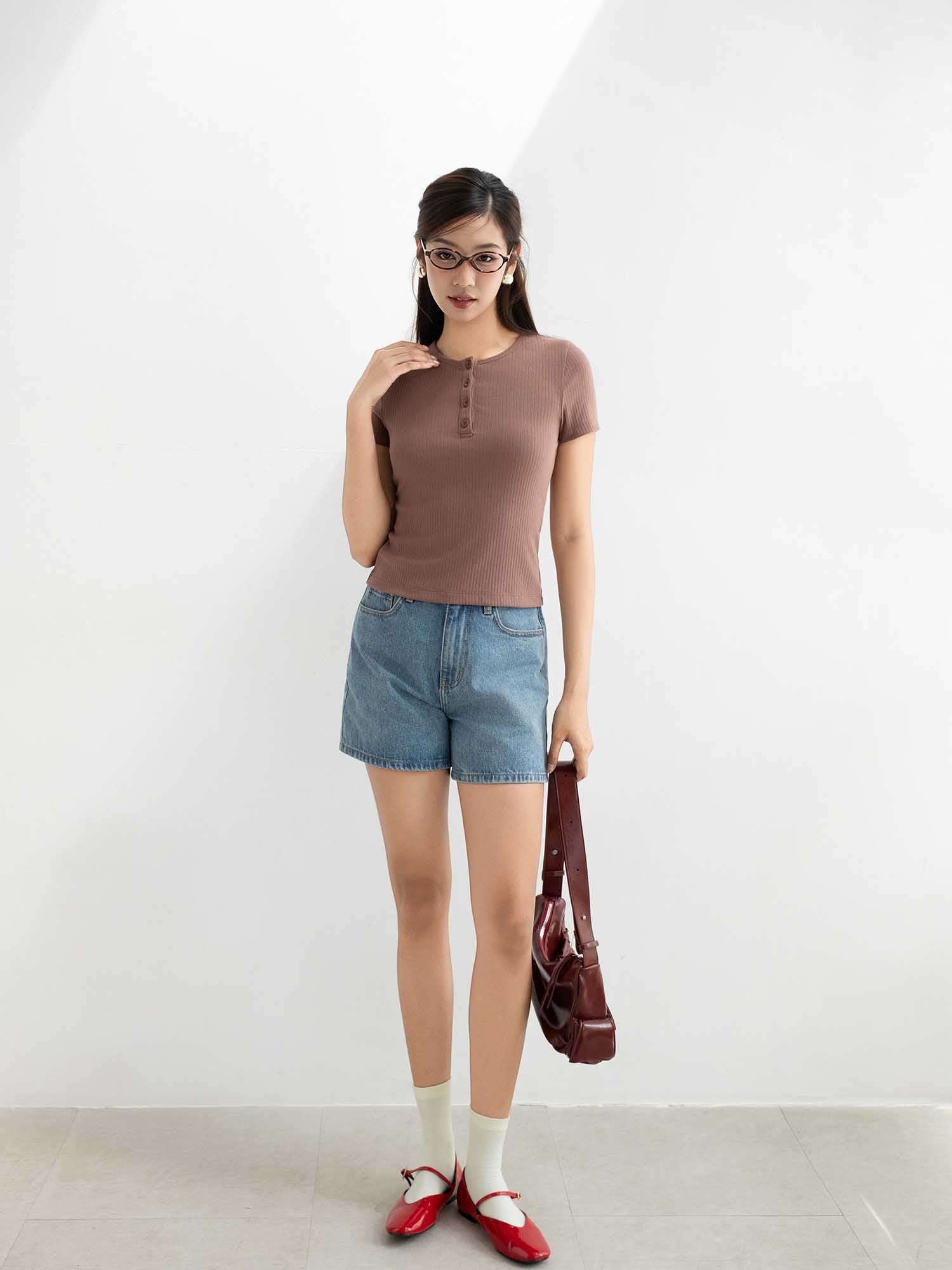 Áo thun cổ tròn gài nút