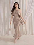  Đầm maxi lụa ánh lệch vai phối khăn 
