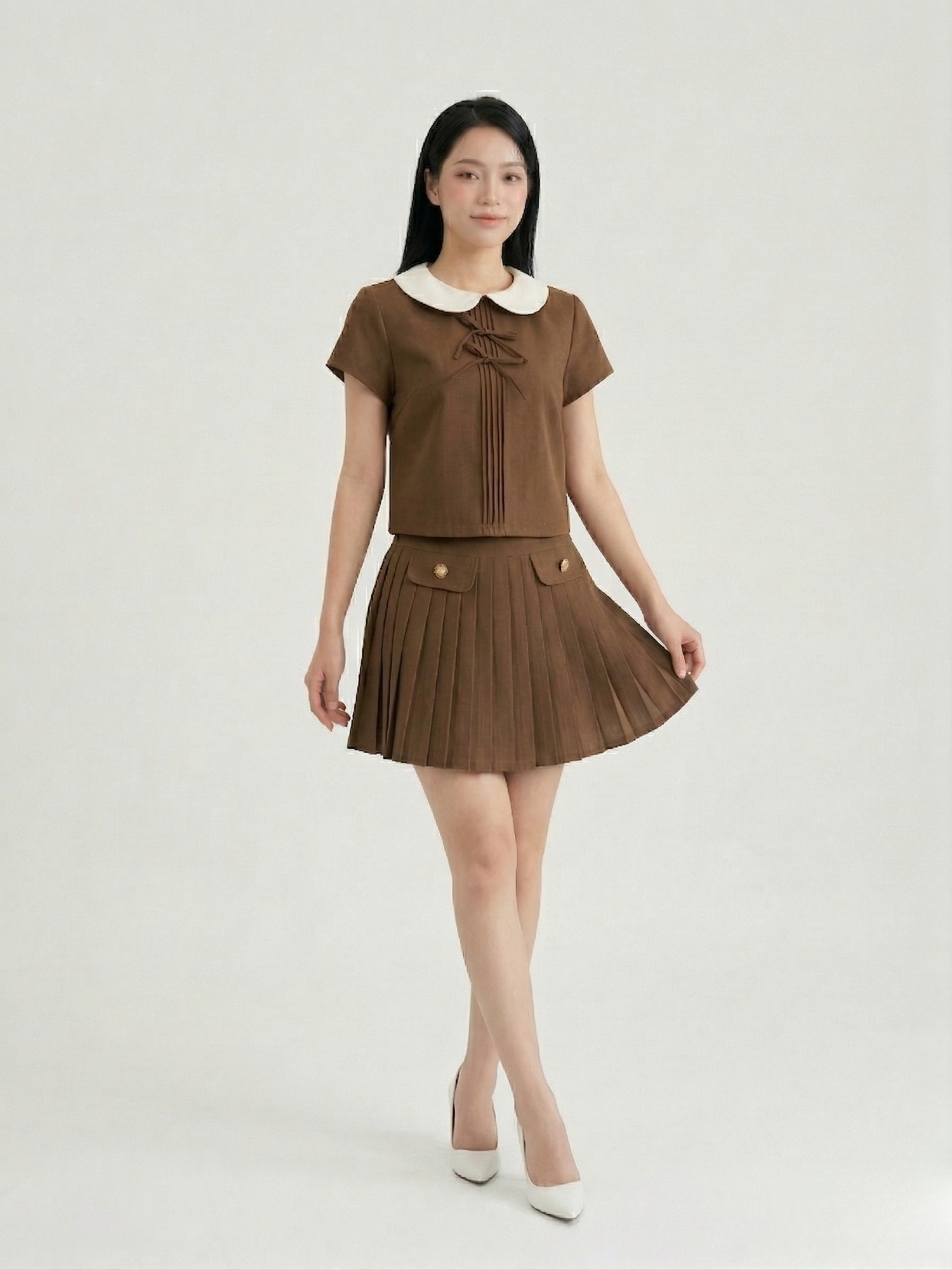  Áo form suông xếp ly cổ lá sen 