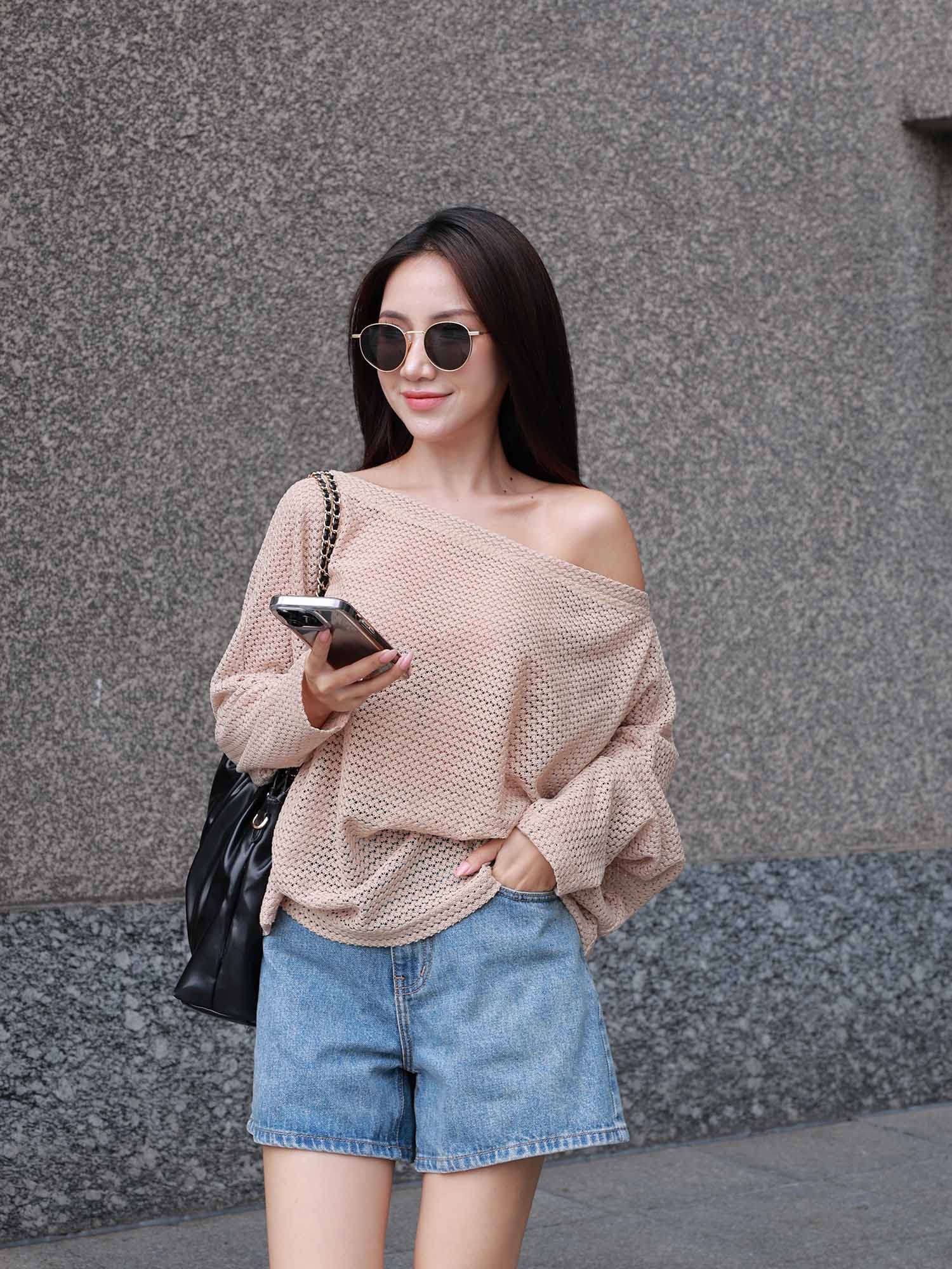 Áo lưới oversize cổ thuyền