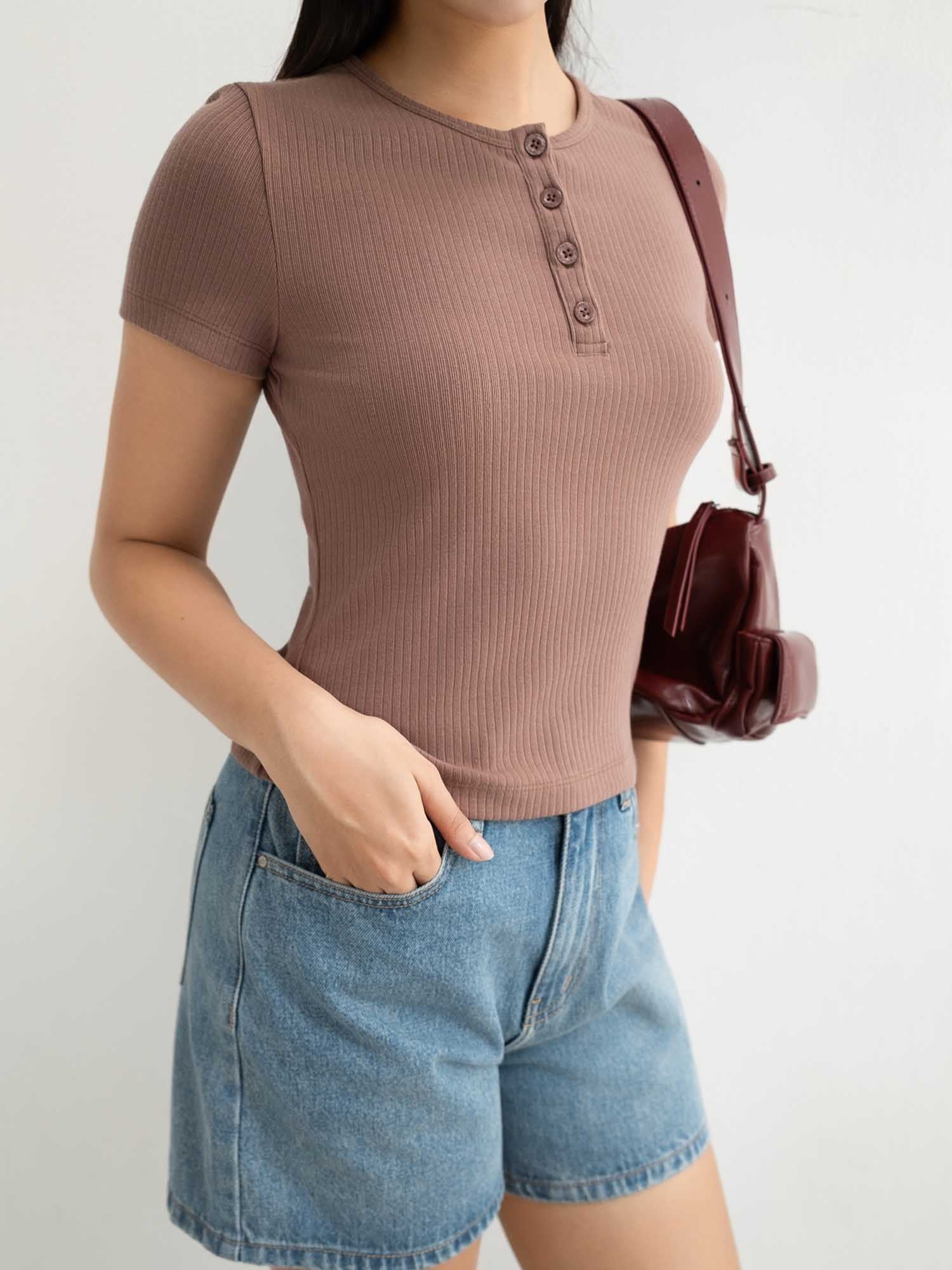  Áo thun cổ tròn gài nút 