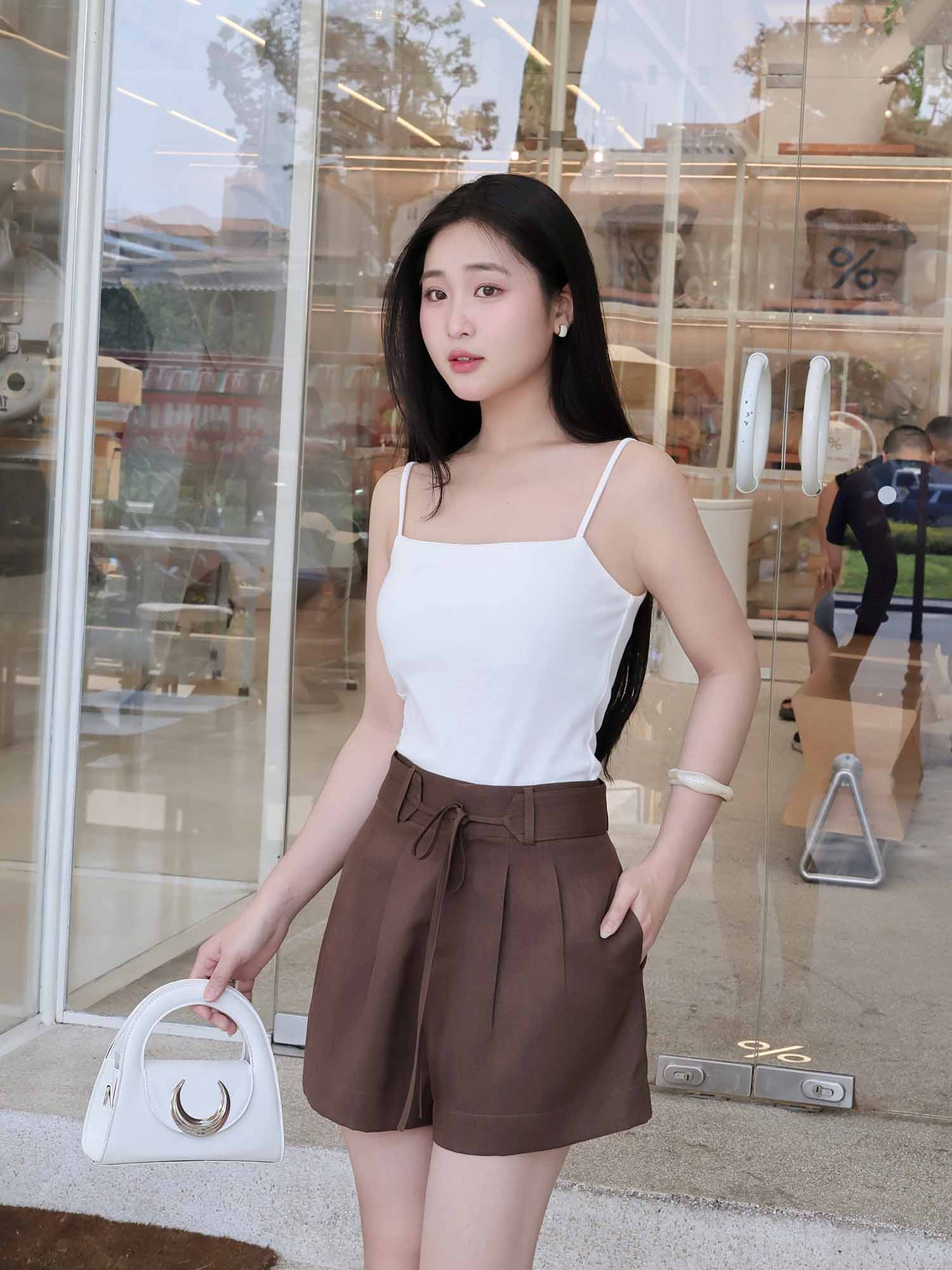 Quần shorts xếp ly xòe phối dây lưng vải