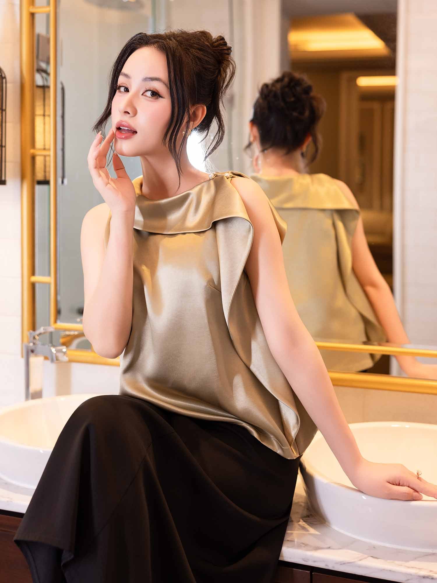 Áo kiểu lụa vạt cổ liền